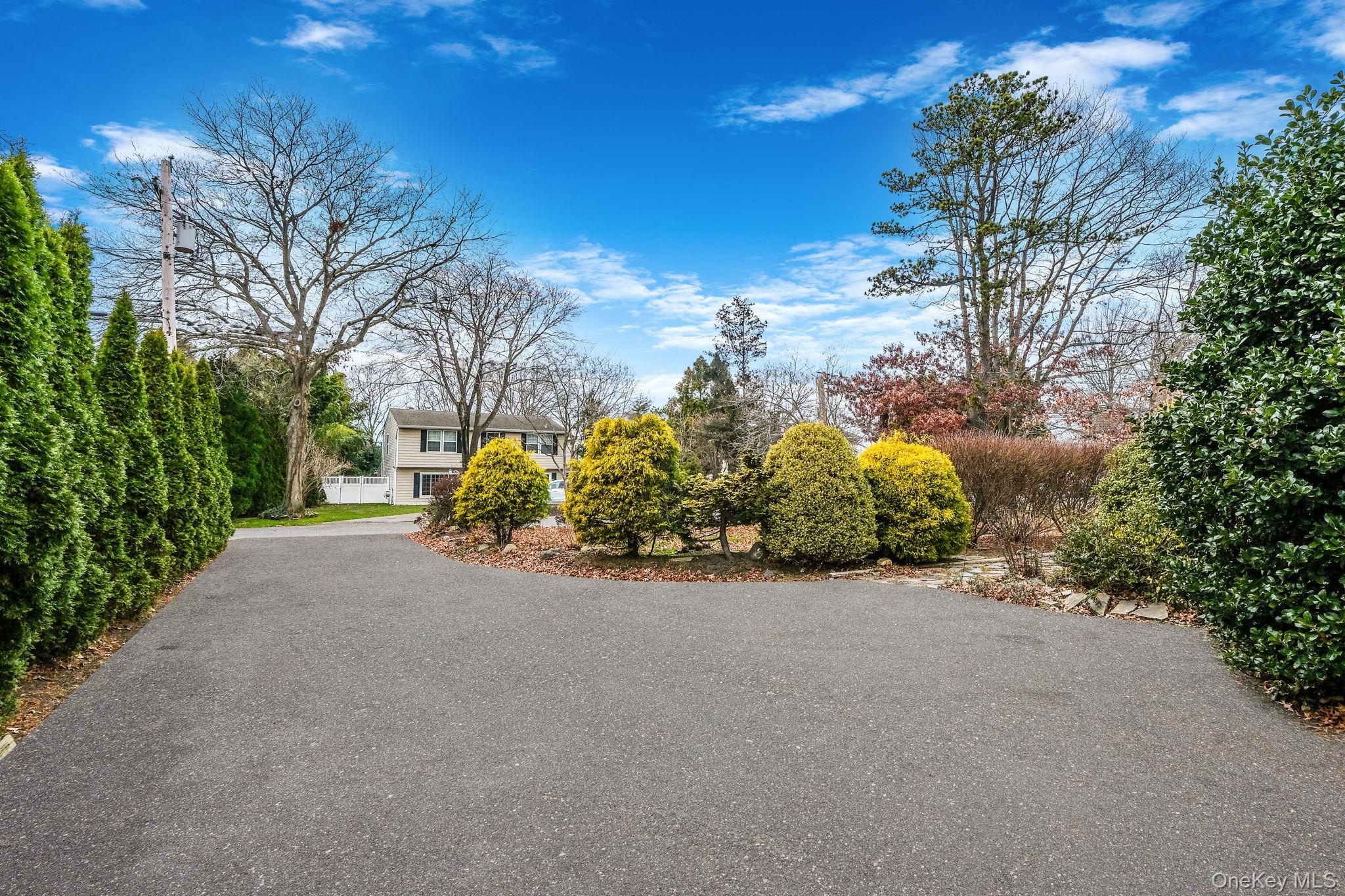 #4 photo, 287 Central Avenue, Bohemia , NY 11716