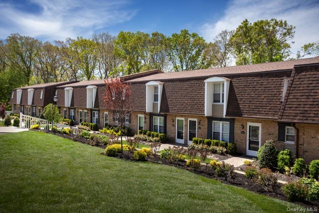 #1 photo, 100 Villa D'est Drive, সাফোক কাউন্টি Coram , NY 11727