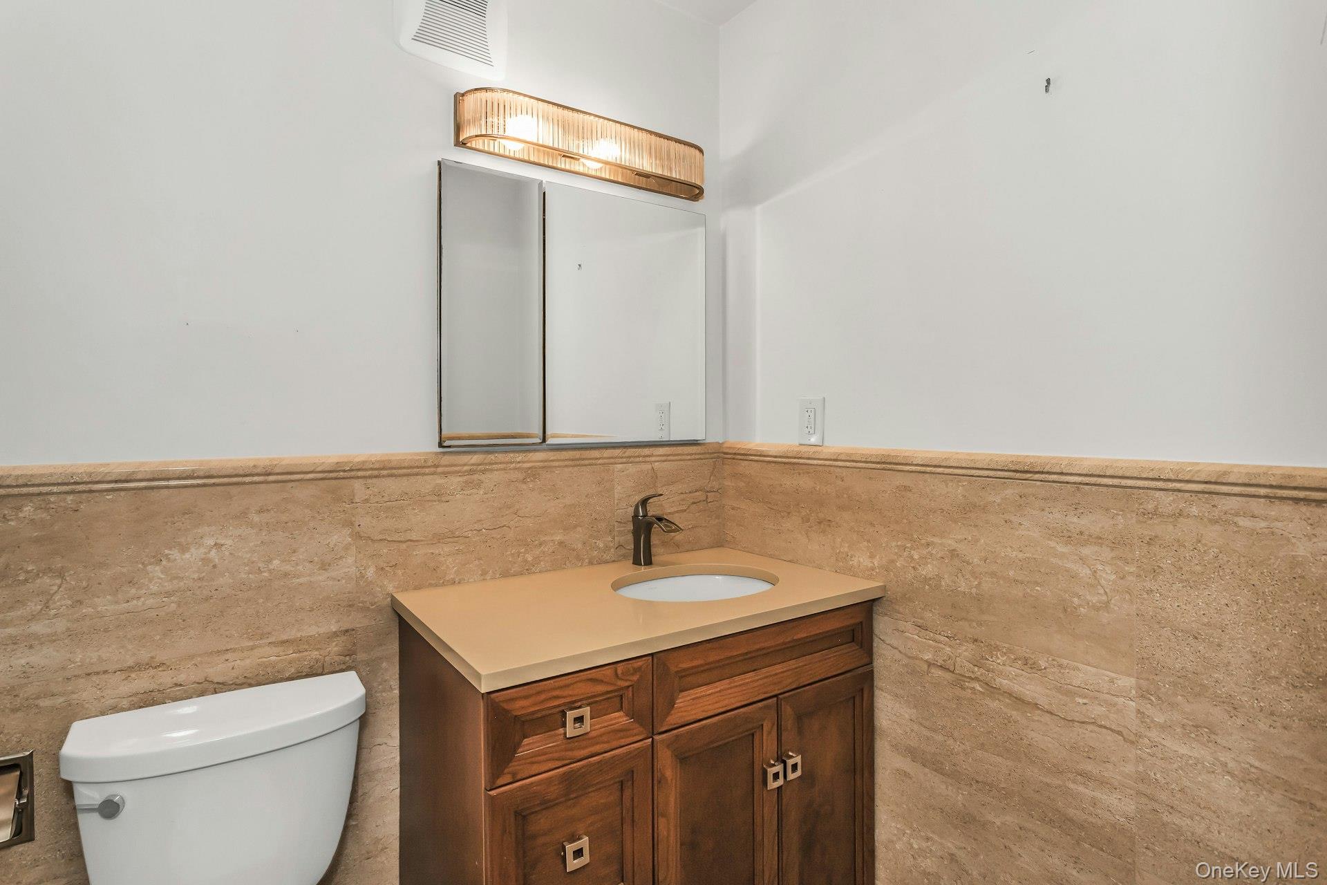 #11 photo, 12 Florence Avenue, নাসাউ কাউন্টি Freeport , NY 11520