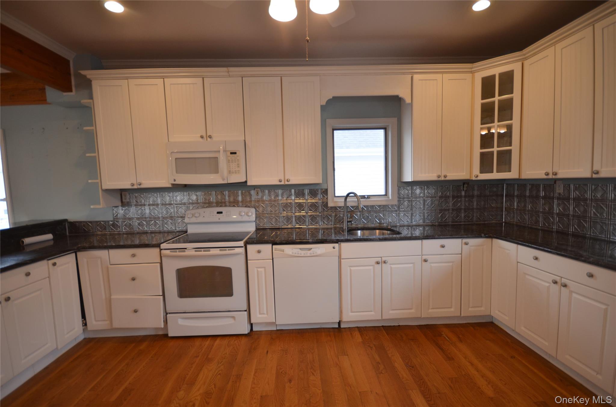 #3 photo, 138 Beach Avenue, 롱 아일랜드 Bellmore , NY 11710