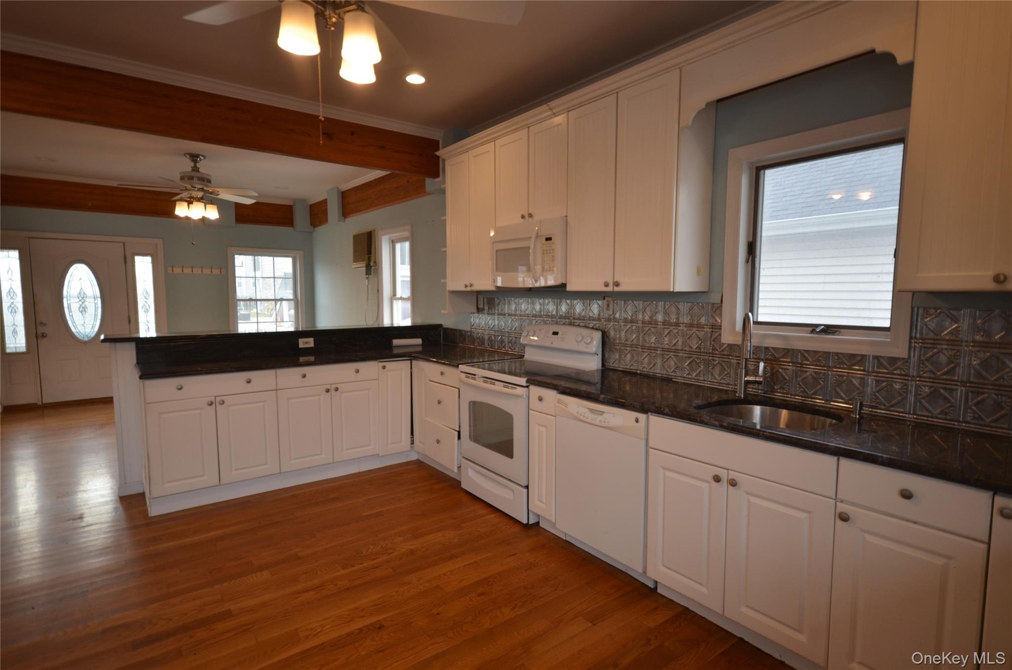 #5 photo, 138 Beach Avenue, 롱 아일랜드 Bellmore , NY 11710