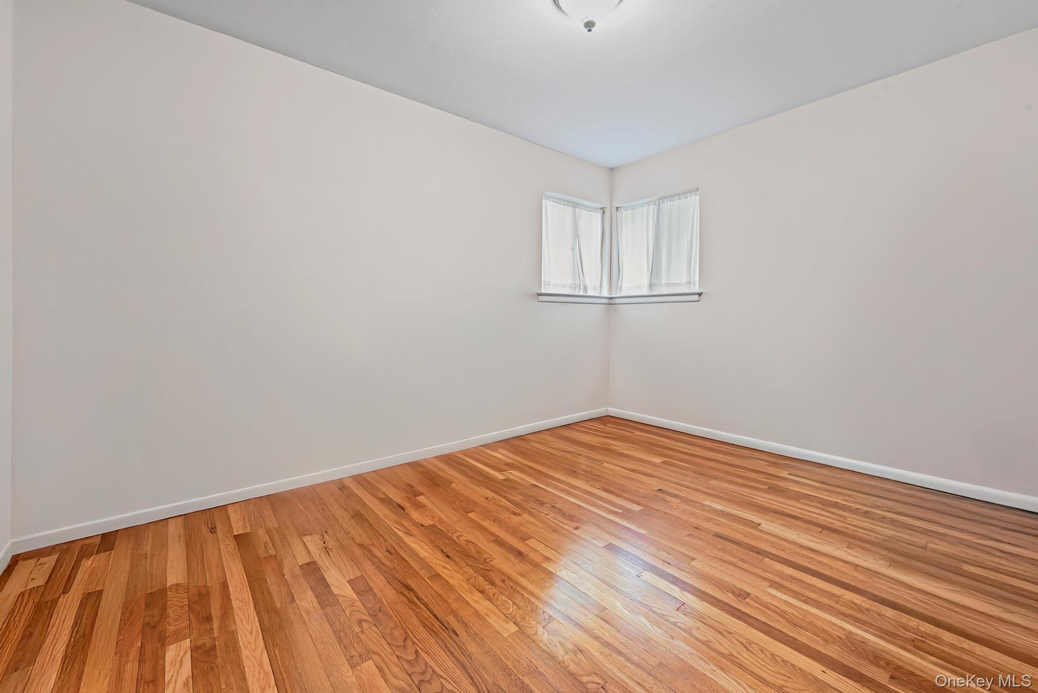 #15 photo, 149 Crestwood Boulevard, מחוז נסאו Farmingdale , NY 11735