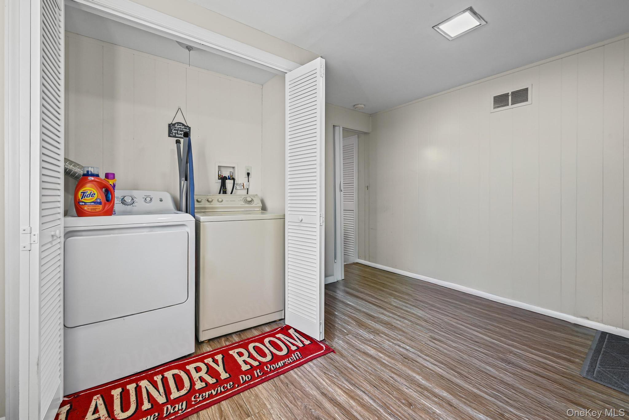 #17 photo, 149 Crestwood Boulevard, מחוז נסאו Farmingdale , NY 11735