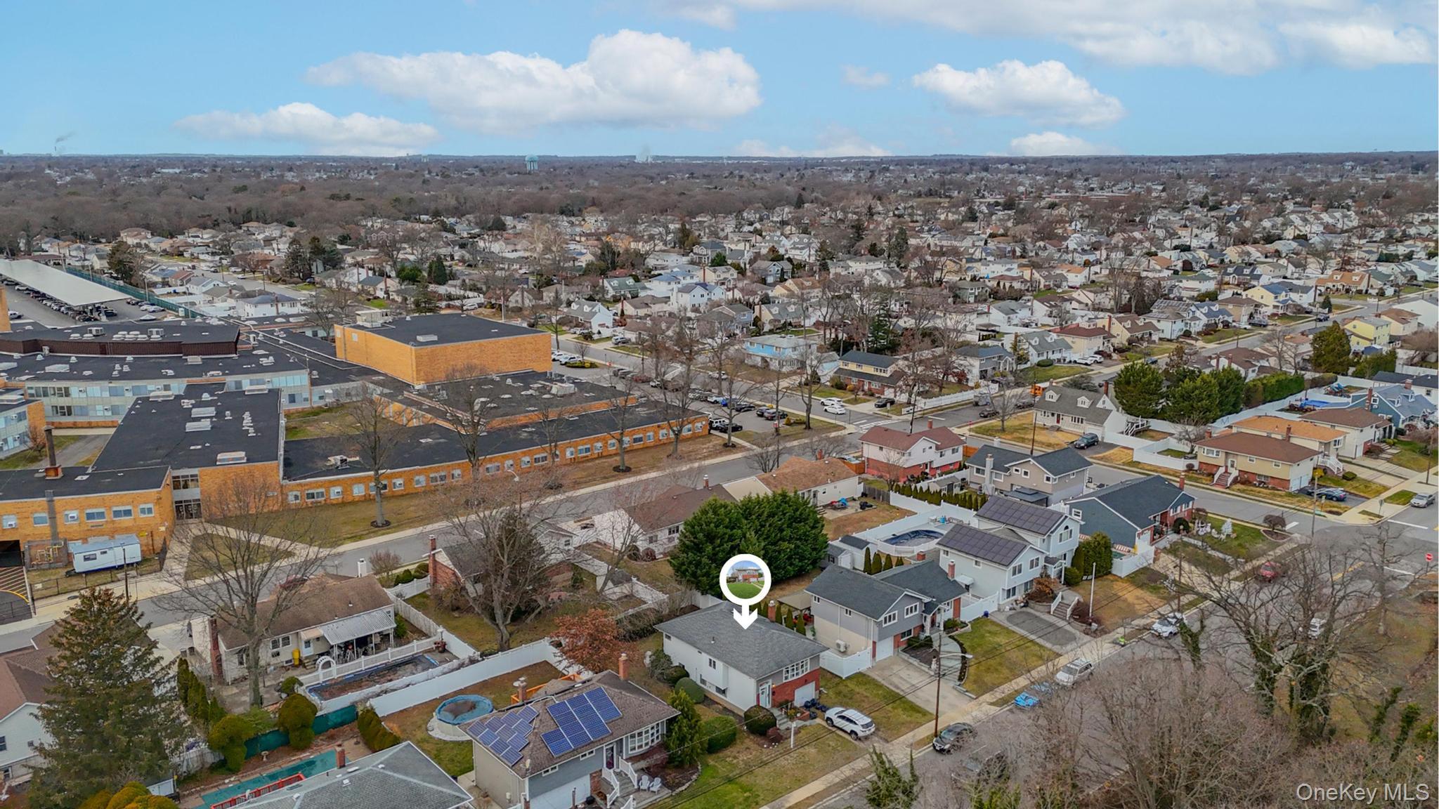 #4 photo, 149 Crestwood Boulevard, מחוז נסאו Farmingdale , NY 11735