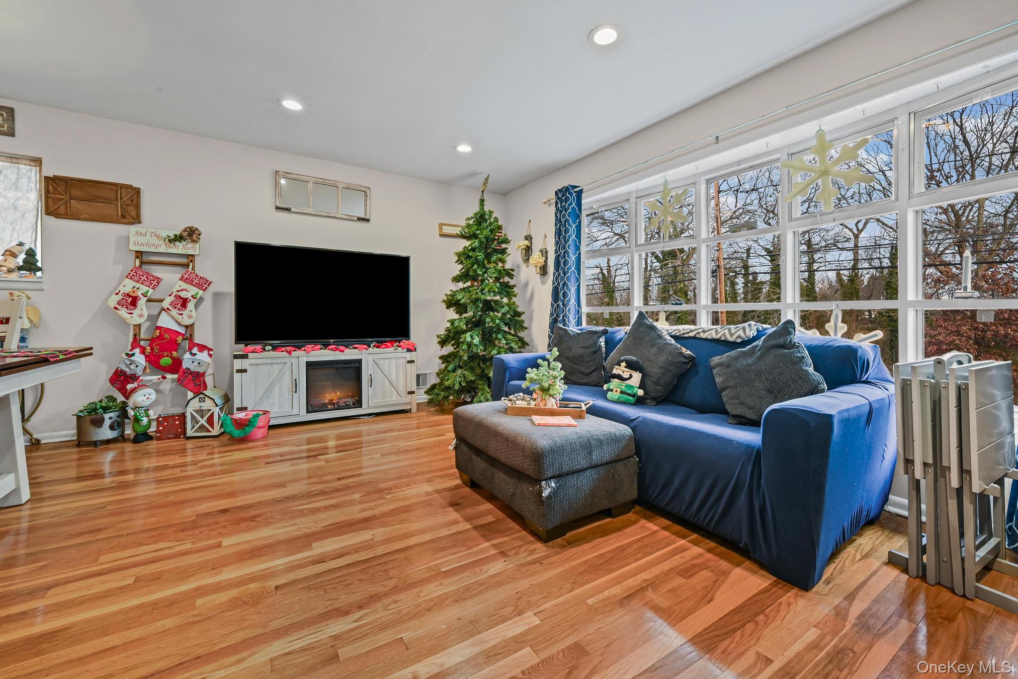 #6 photo, 149 Crestwood Boulevard, מחוז נסאו Farmingdale , NY 11735