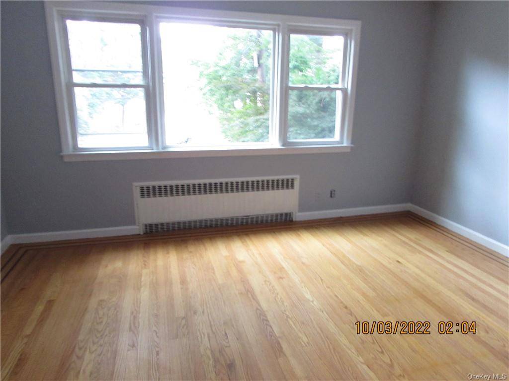 #6 photo, 82 Laurel Pl, Yonkers , NY 10704