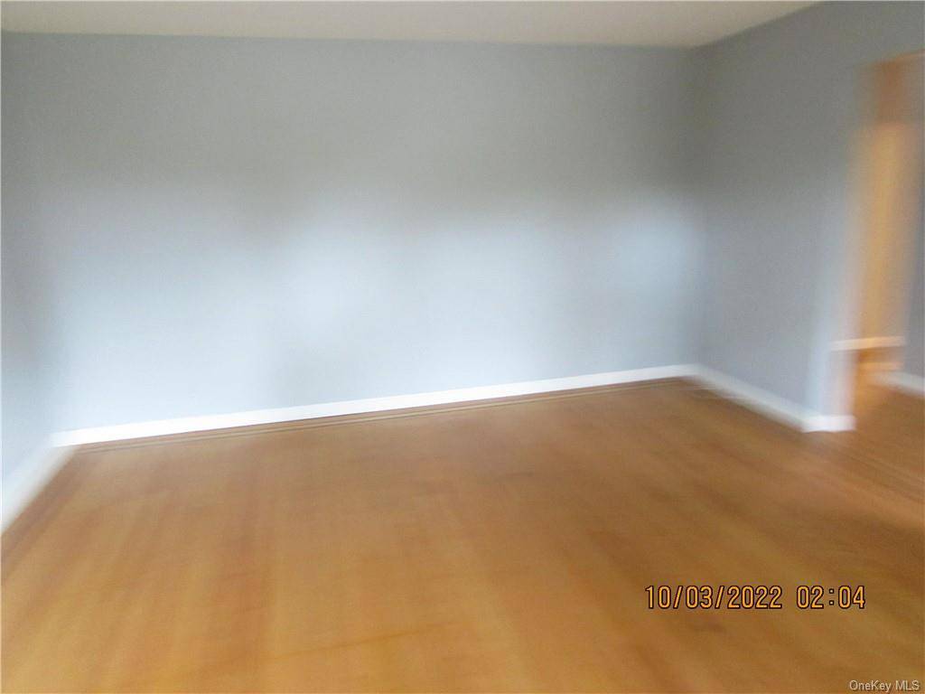 #8 photo, 82 Laurel Pl, Yonkers , NY 10704