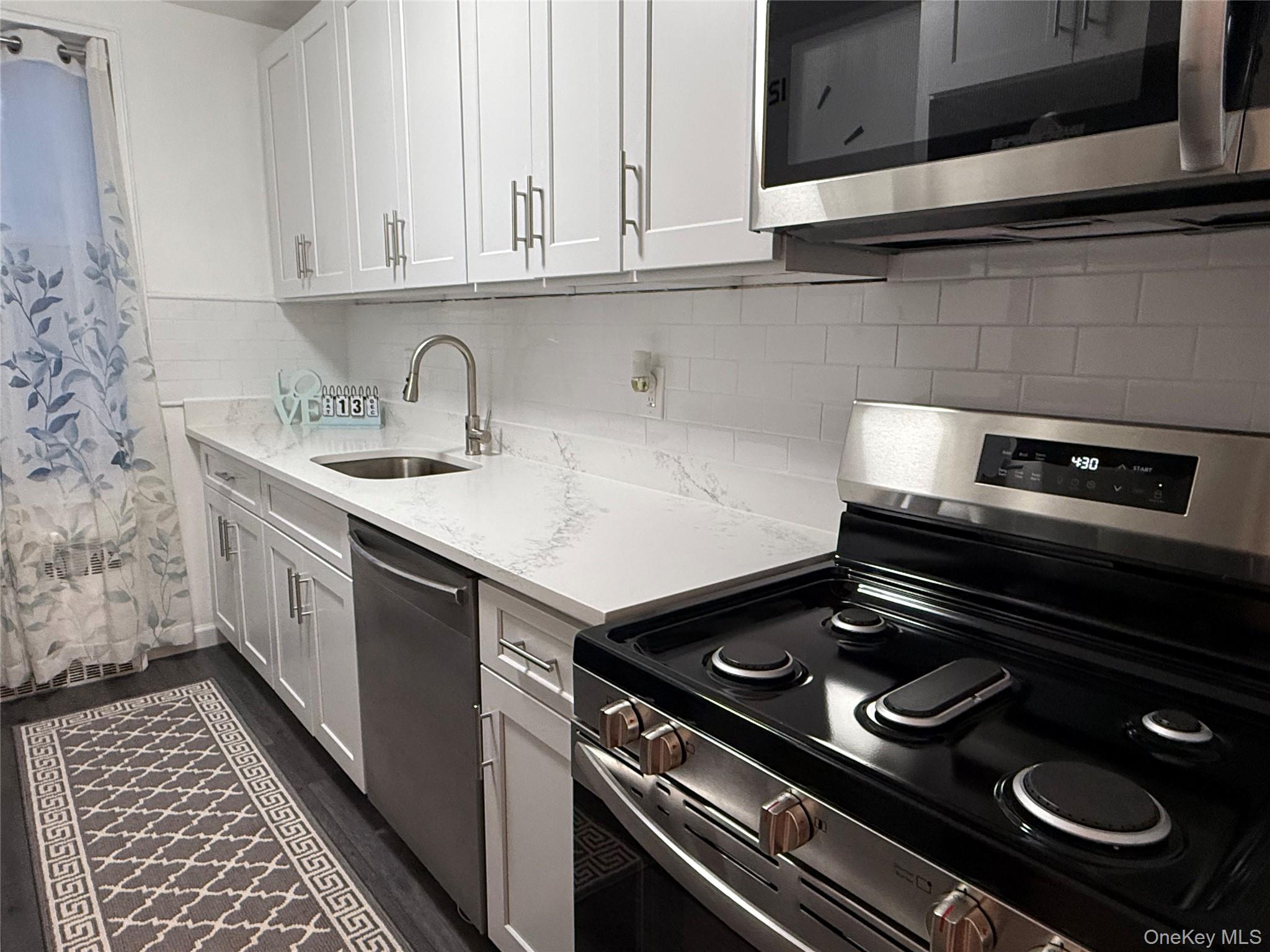 #12 photo, 530 Dubois Avenue, নাসাউ কাউন্টি Valley Stream , NY 11581