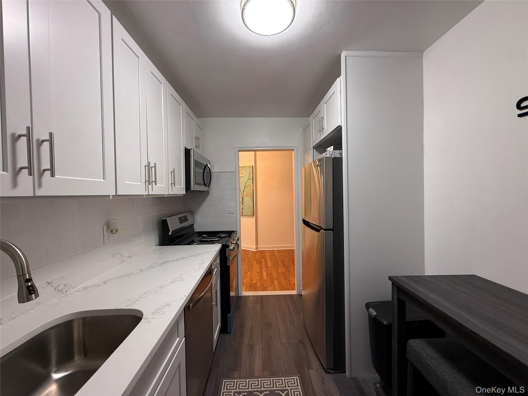 #13 photo, 530 Dubois Avenue, নাসাউ কাউন্টি Valley Stream , NY 11581