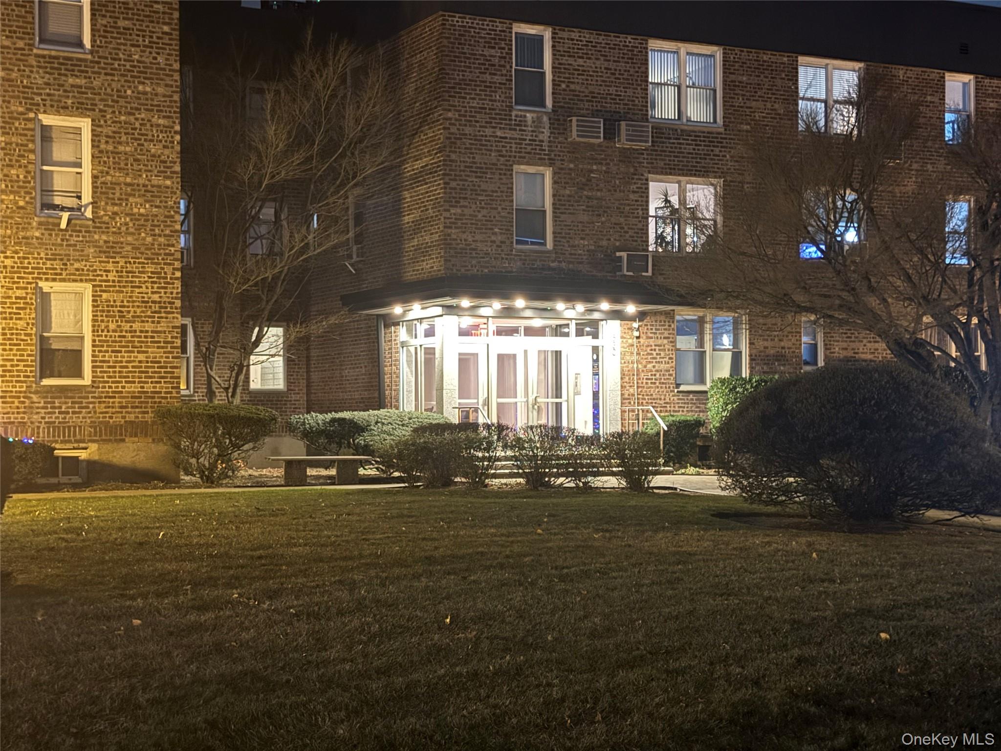 #2 photo, 530 Dubois Avenue, নাসাউ কাউন্টি Valley Stream , NY 11581