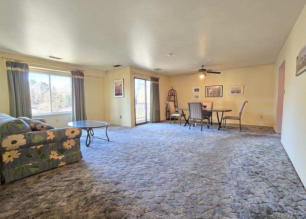 #3 photo, 79 Birchwood Road, Саффолк ‖ Coram , NY 11727