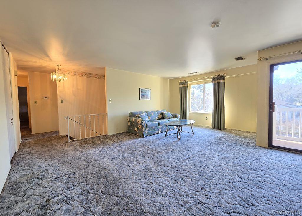 #4 photo, 79 Birchwood Road, Саффолк ‖ Coram , NY 11727