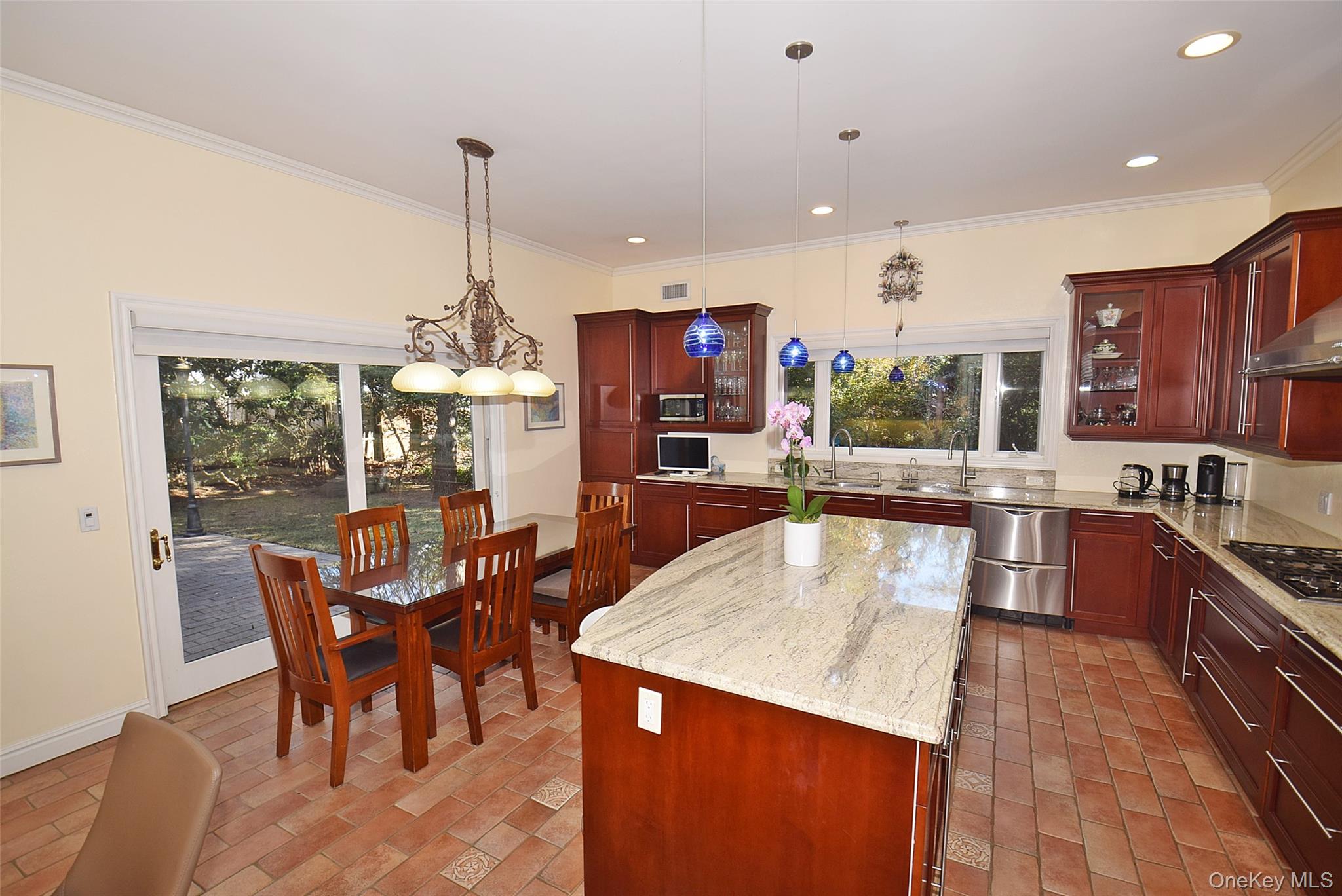 #13 photo, 35 Meadow Woods Road, 长岛 大颈 Great Neck , NY 11020