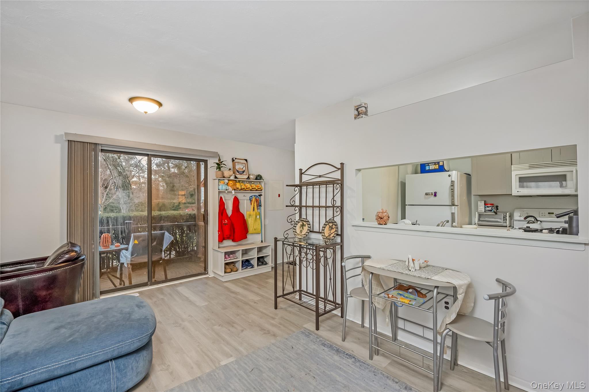 #11 photo, 615 Broadway, מחוז סאפוק Amityville , NY 11701