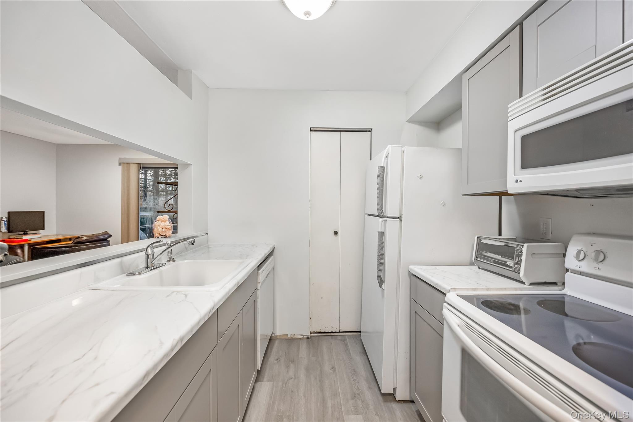 #13 photo, 615 Broadway, מחוז סאפוק Amityville , NY 11701