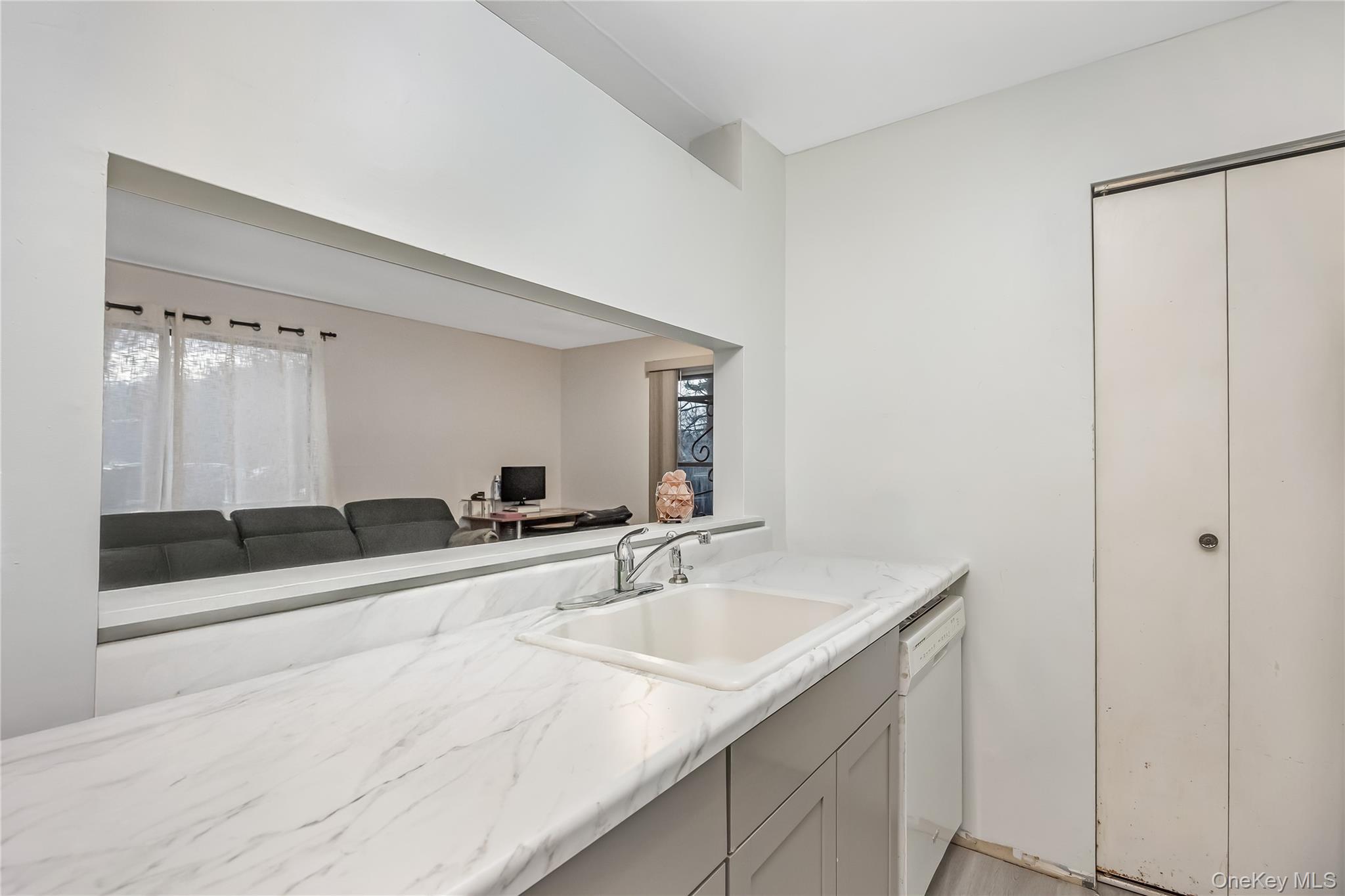 #15 photo, 615 Broadway, מחוז סאפוק Amityville , NY 11701