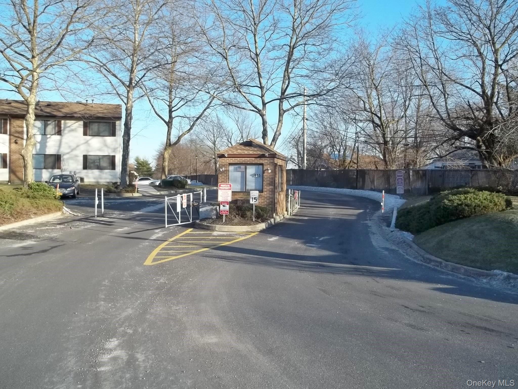 #3 photo, 615 Broadway, Amityville , NY 11701