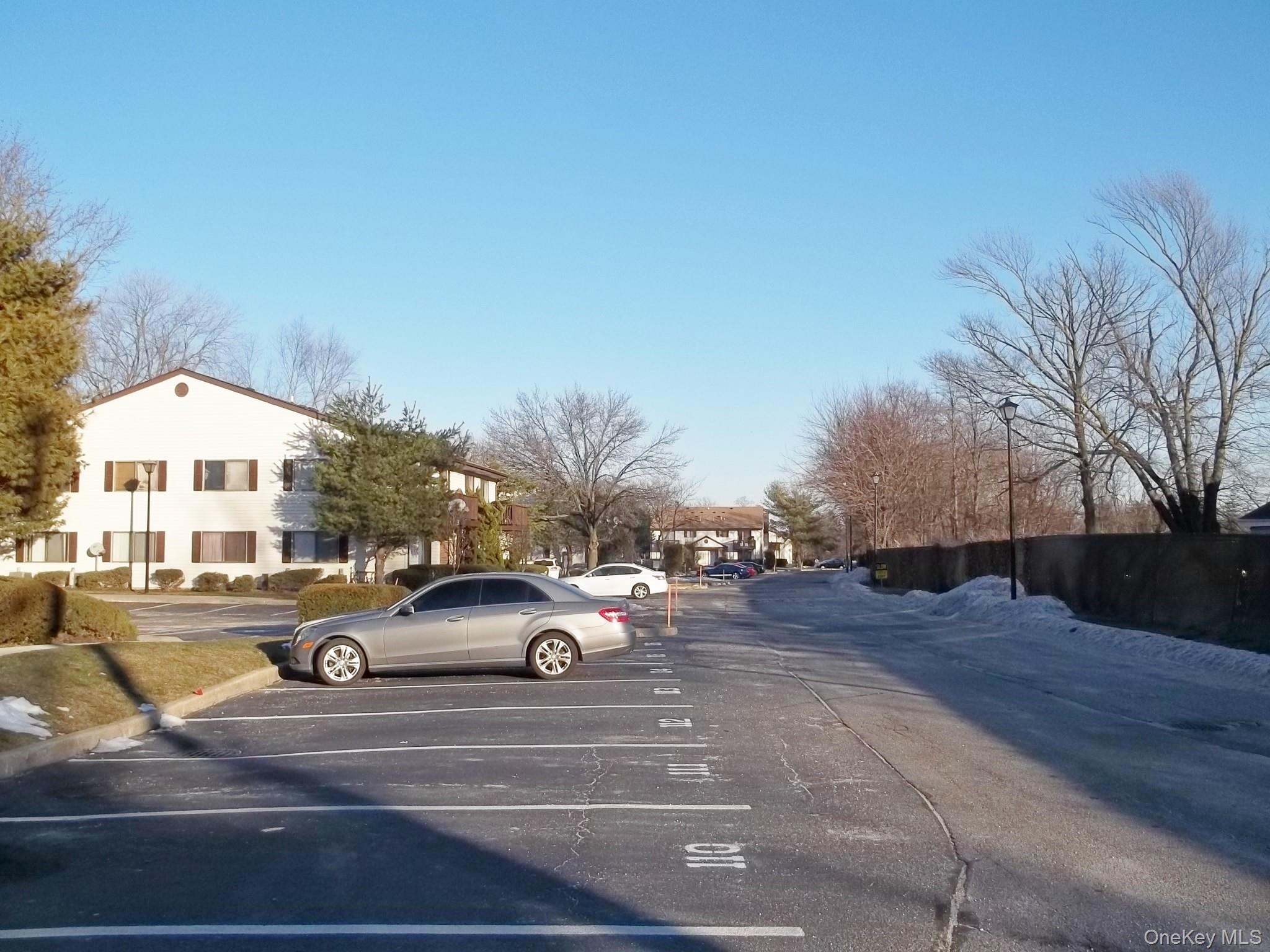 #7 photo, 615 Broadway, Amityville , NY 11701