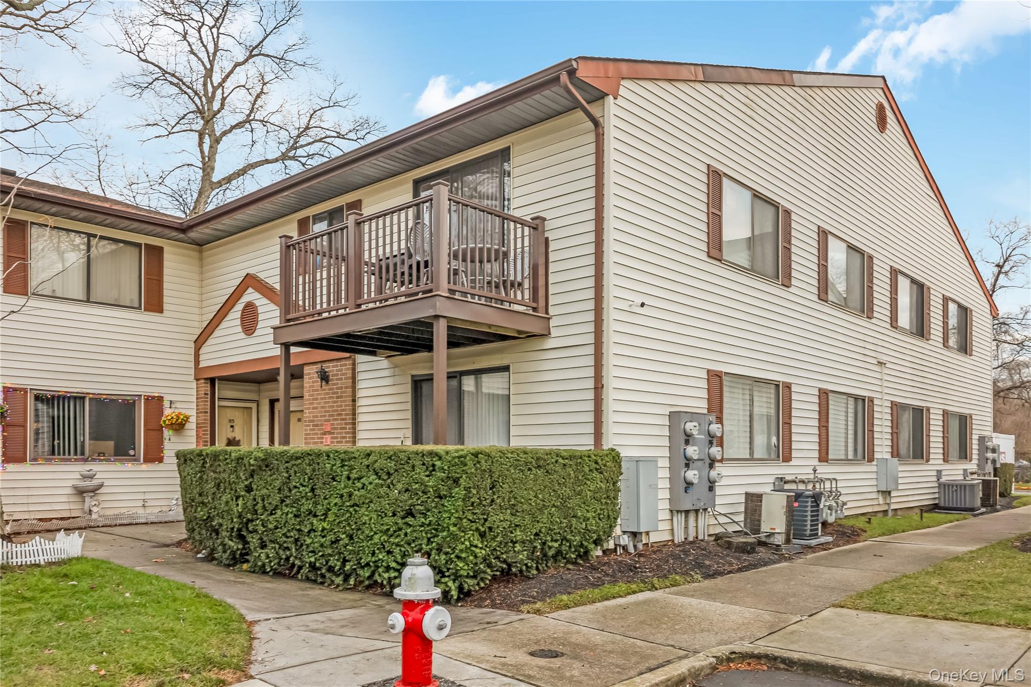 #8 photo, 615 Broadway, מחוז סאפוק Amityville , NY 11701