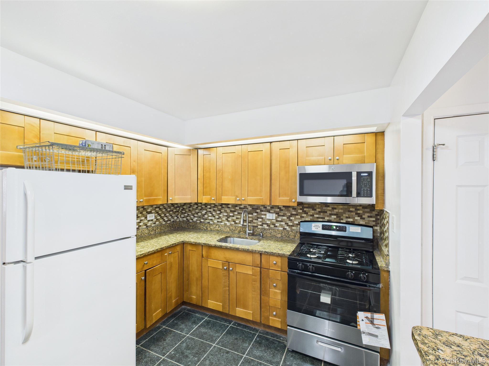 #6 photo, 8115 31st Avenue, East Elmhurst , NY 11370