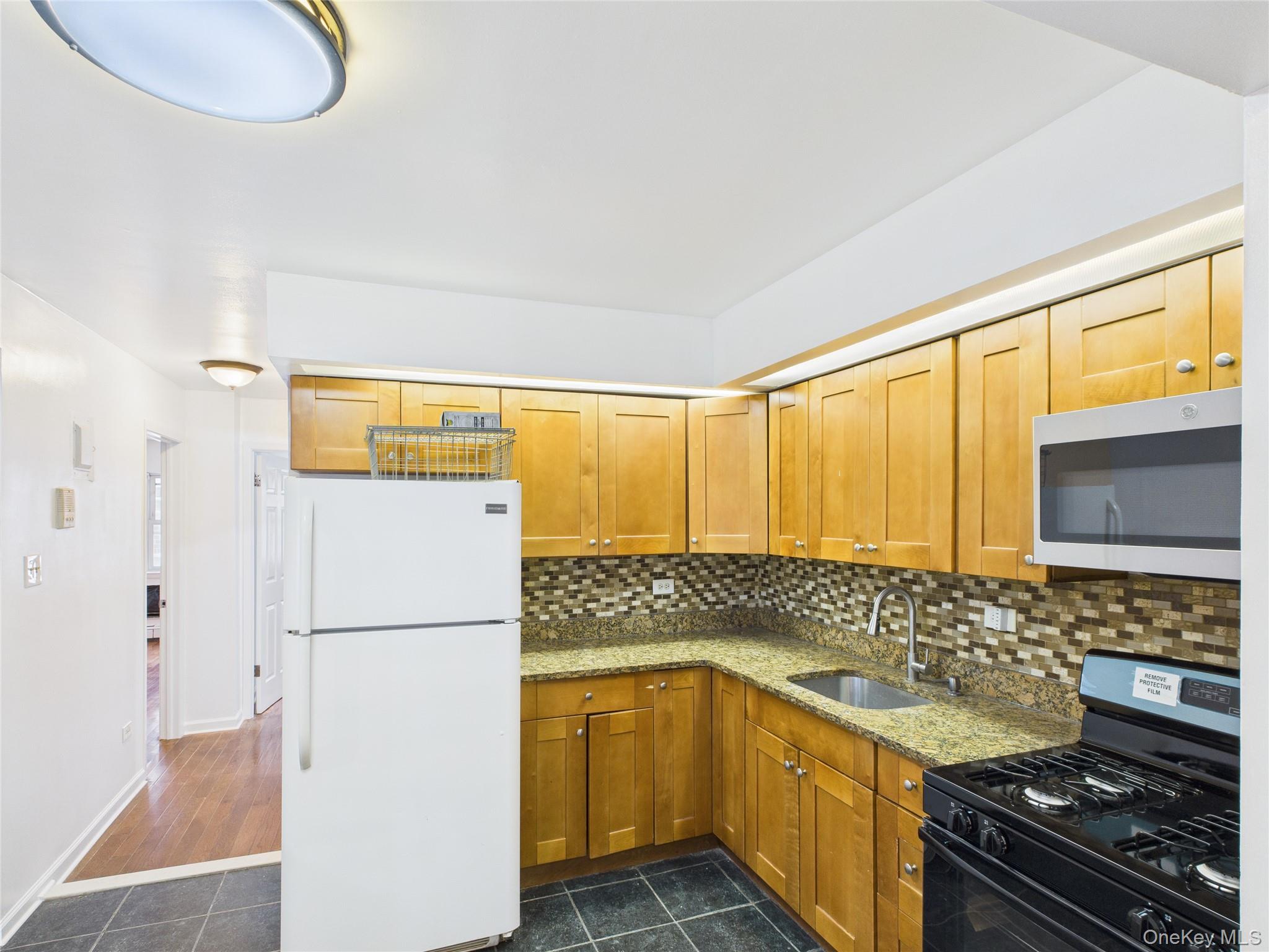 #7 photo, 8115 31st Avenue, East Elmhurst , NY 11370