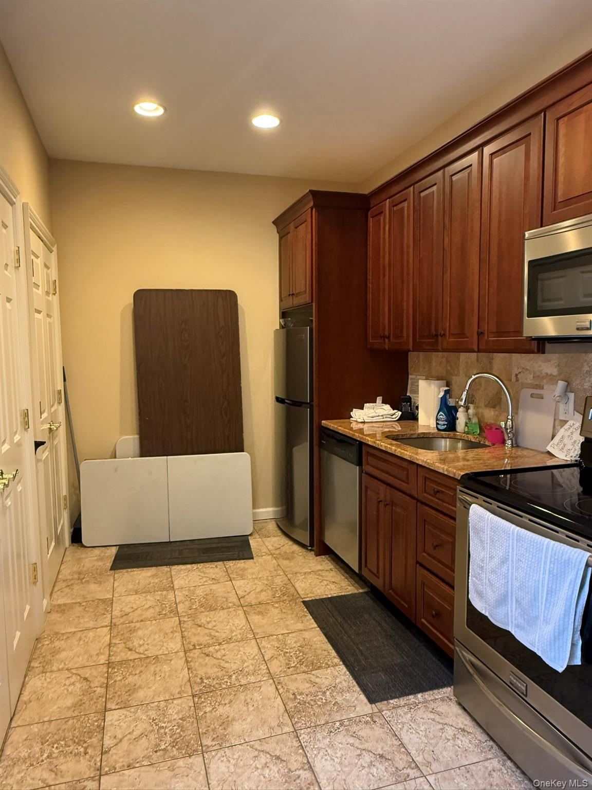 #16 photo, 84 Kristin Lane, Hauppauge , NY 11788