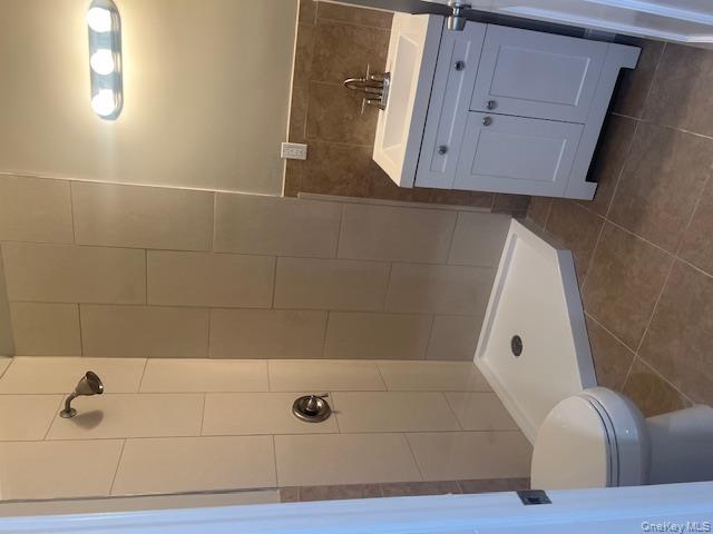 #3 photo, 5720 Old Sunrise Highway, ناسو Massapequa , NY 11758