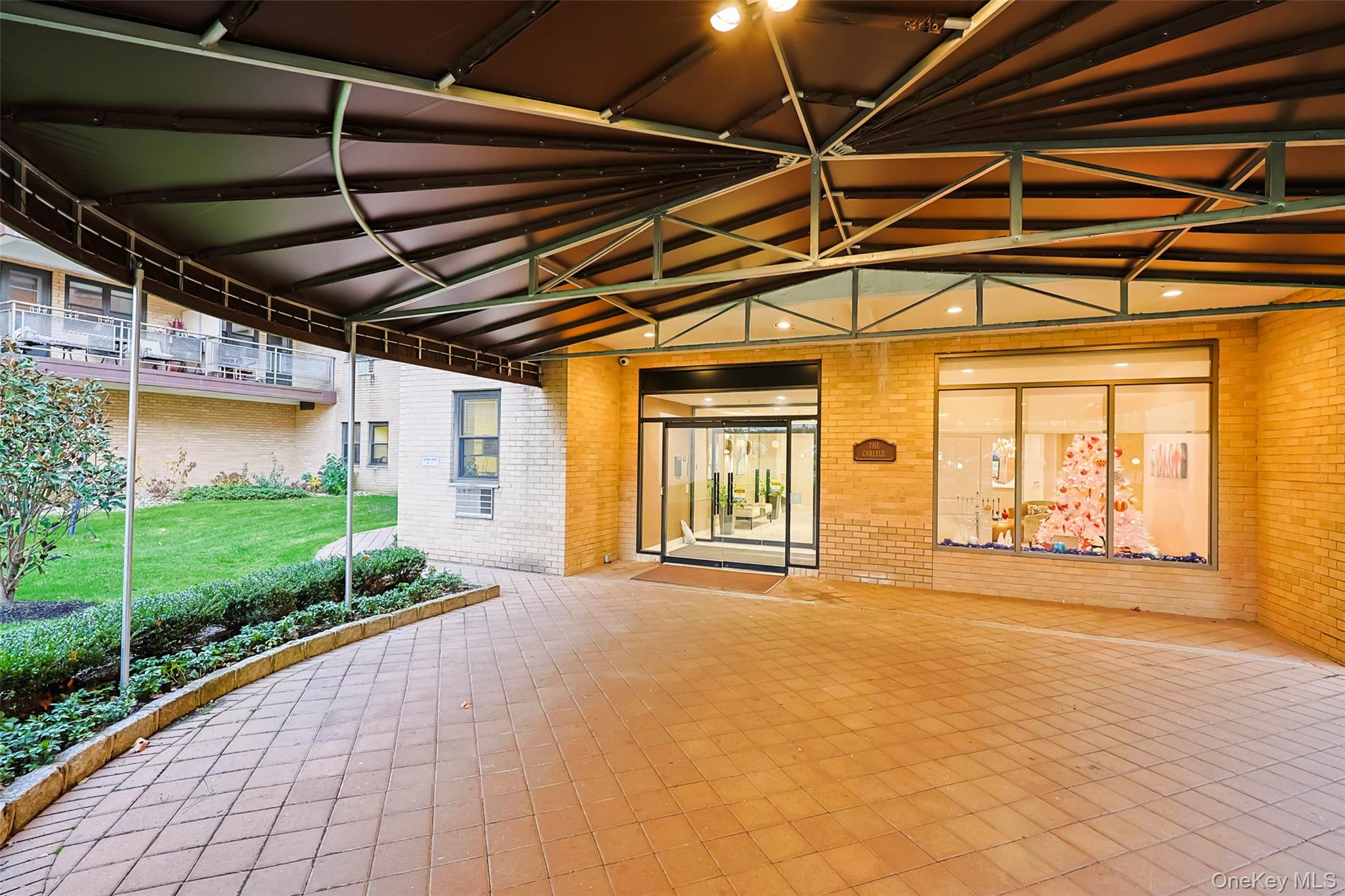 #6 photo, 40 Stone Avenue, Great Neck Plaza , NY 11021