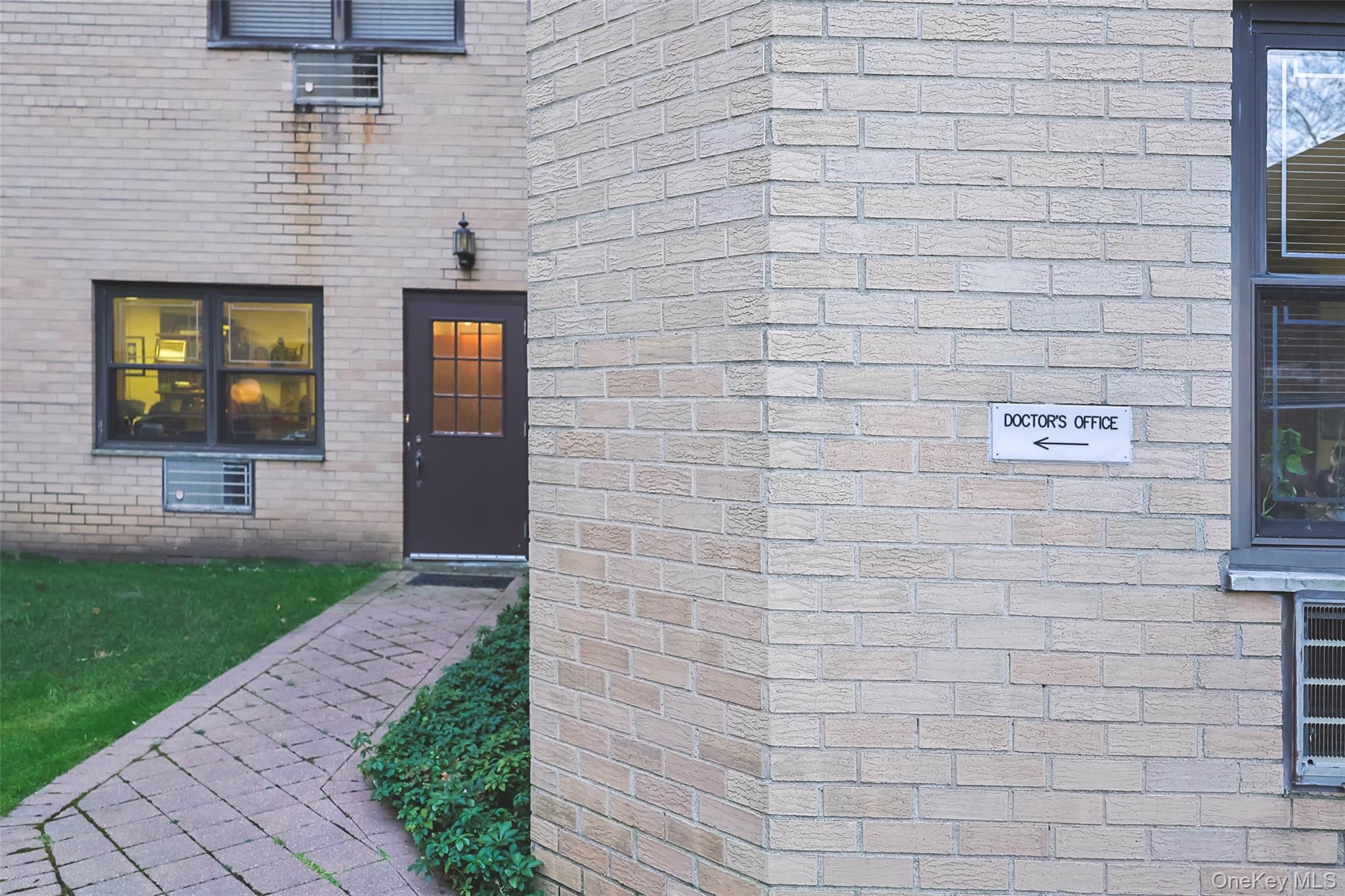 #7 photo, 40 Stone Avenue, Great Neck Plaza , NY 11021