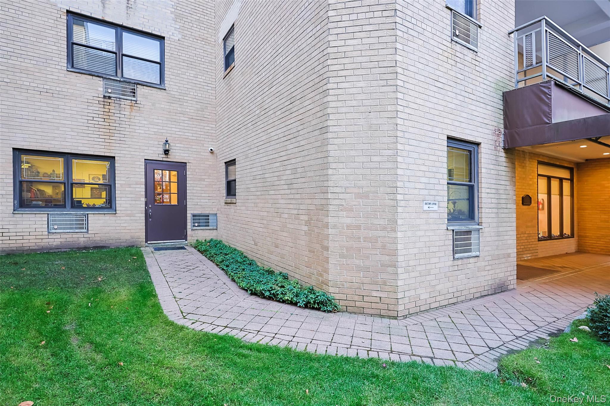 #8 photo, 40 Stone Avenue, Great Neck Plaza , NY 11021