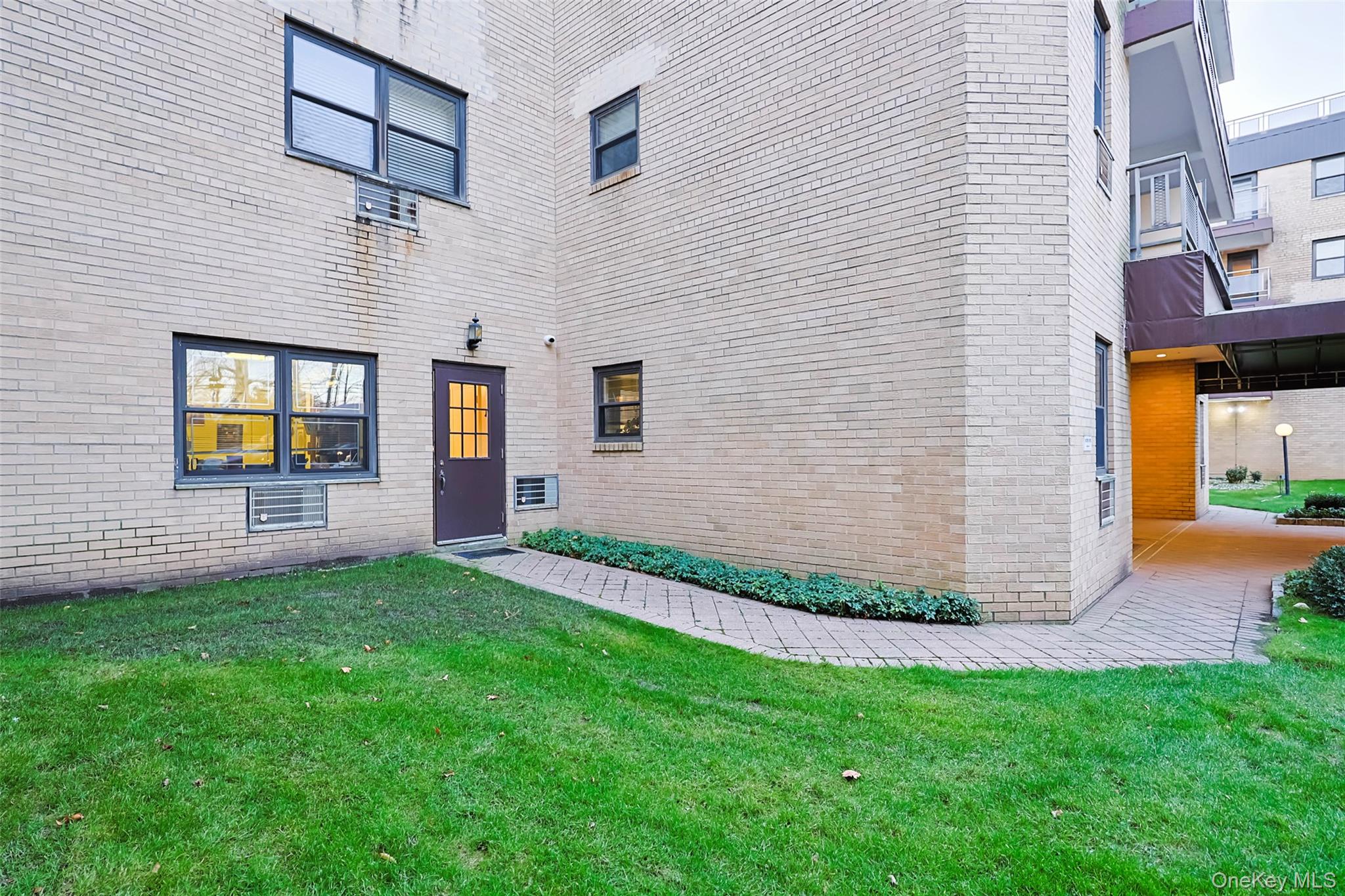 #9 photo, 40 Stone Avenue, Great Neck Plaza , NY 11021