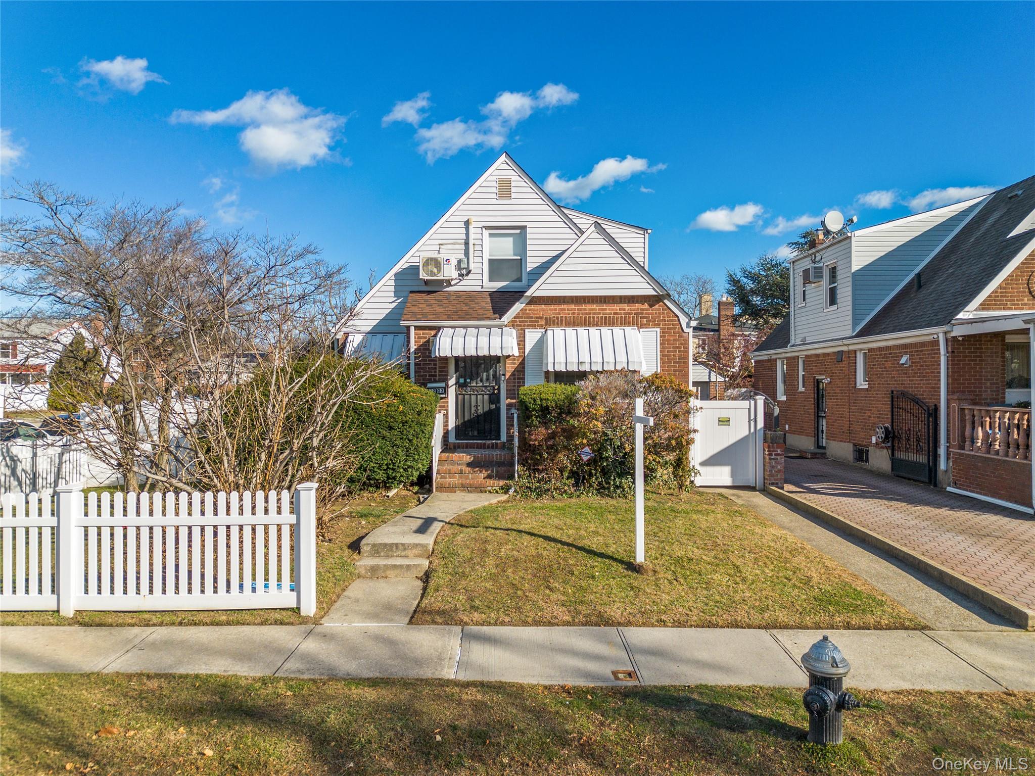 #1 photo, 32-03 Clearview Expressway, कुईंस Bayside , NY 11361