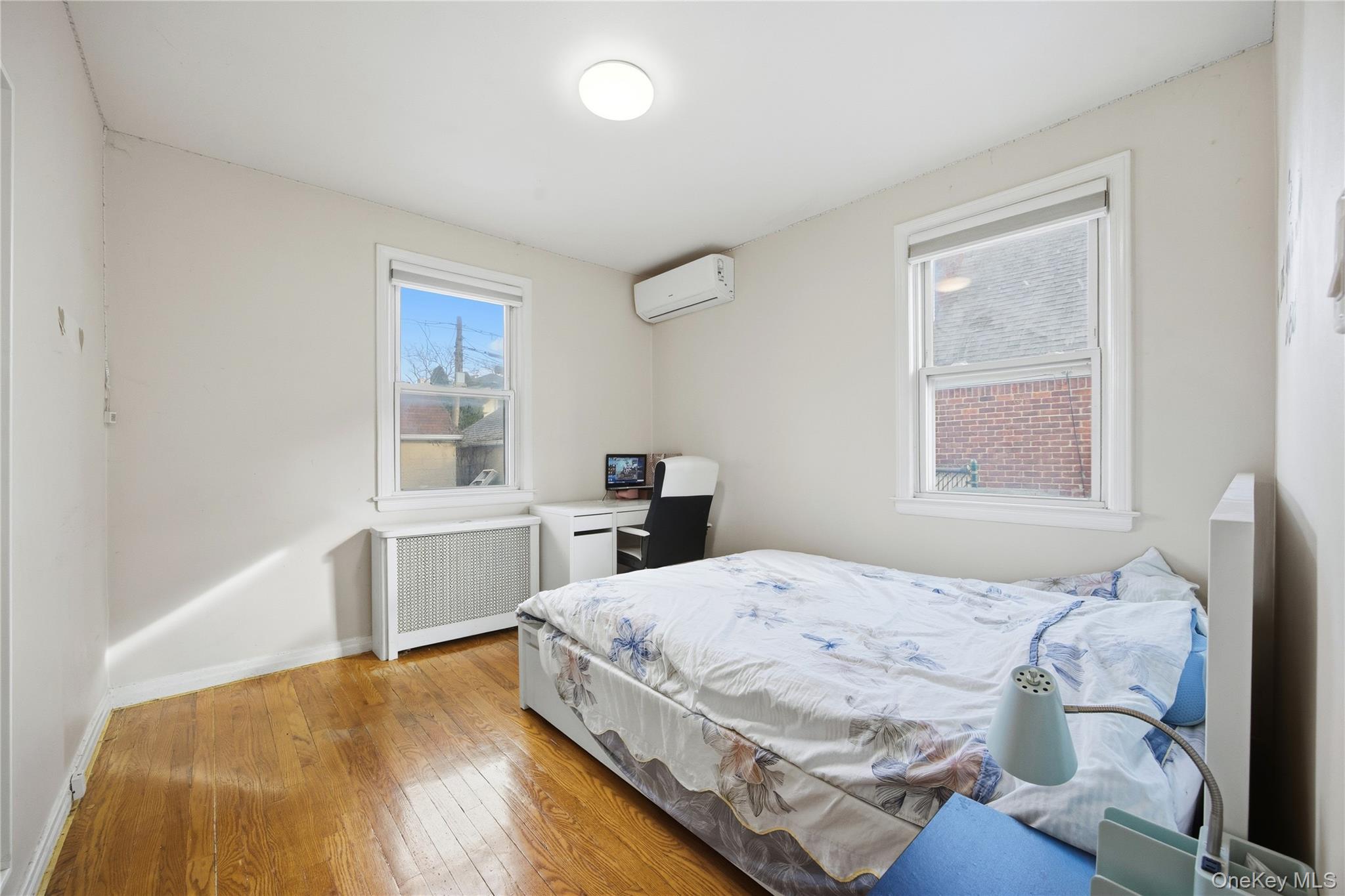 #10 photo, 32-03 Clearview Expressway, कुईंस Bayside , NY 11361