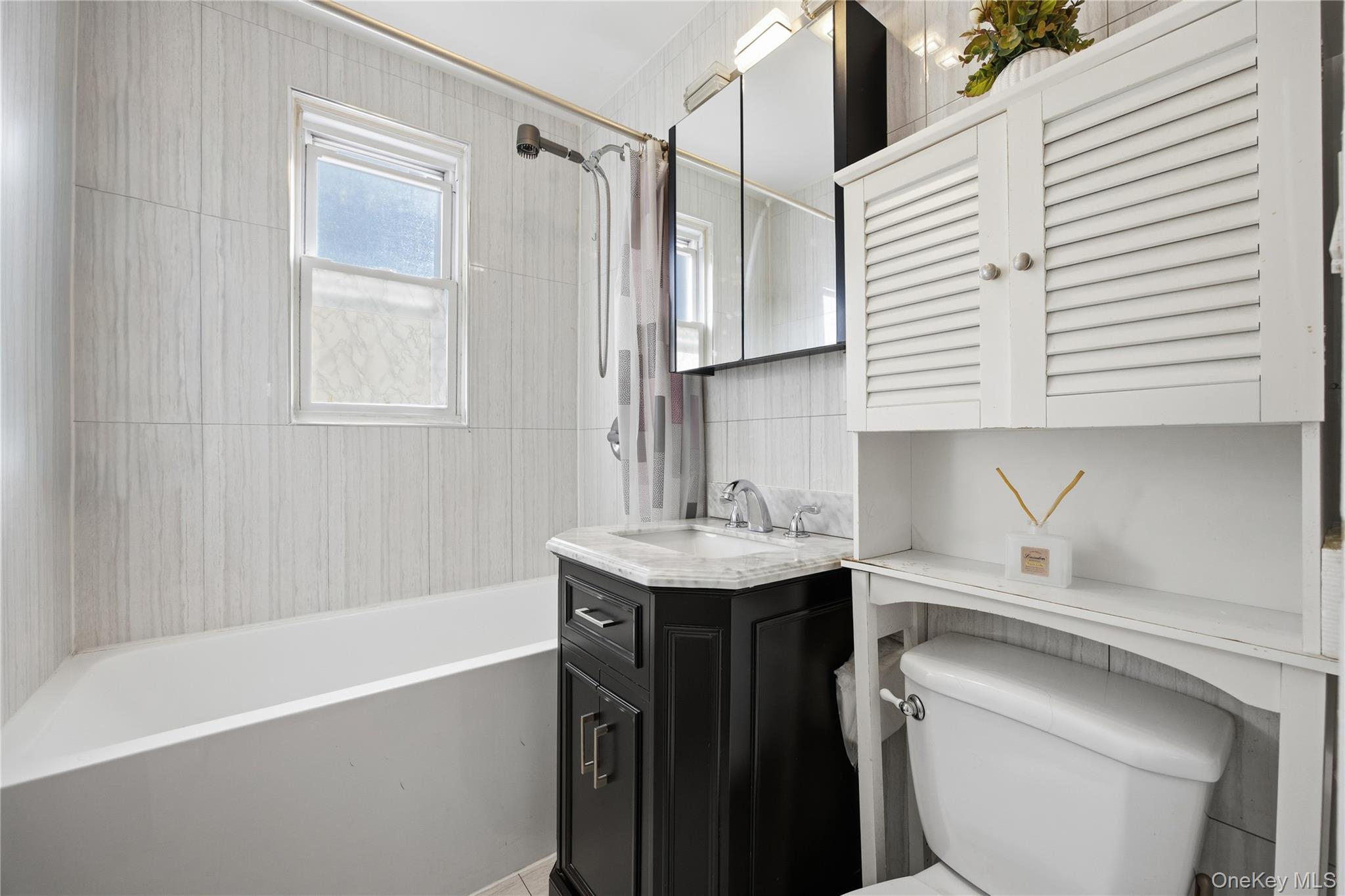 #11 photo, 32-03 Clearview Expressway, कुईंस Bayside , NY 11361