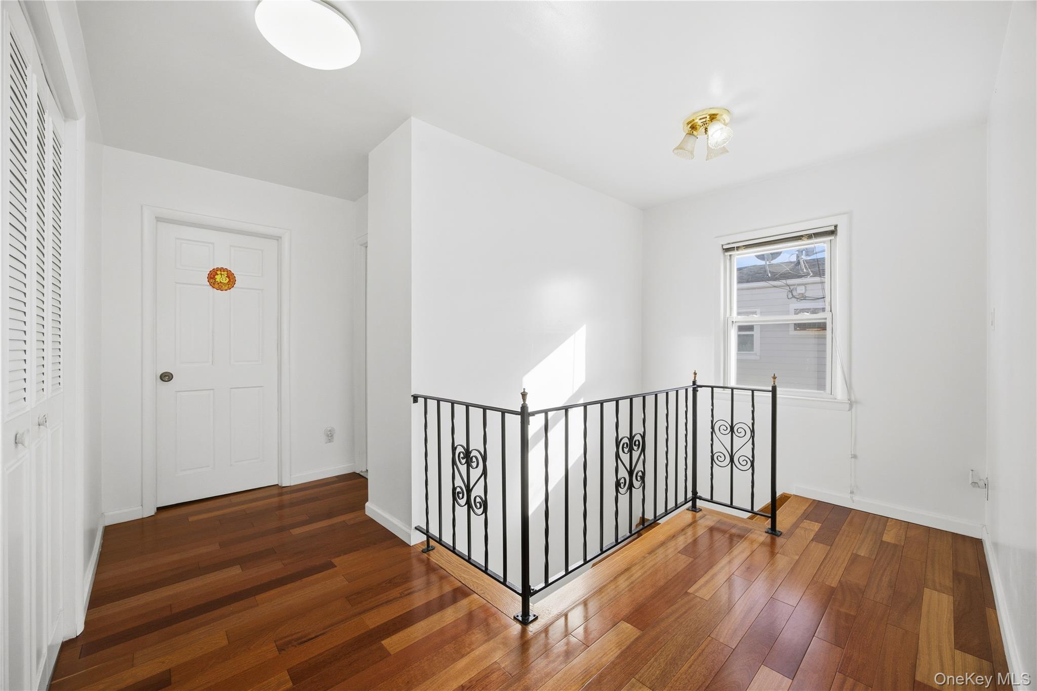 #12 photo, 32-03 Clearview Expressway, कुईंस Bayside , NY 11361