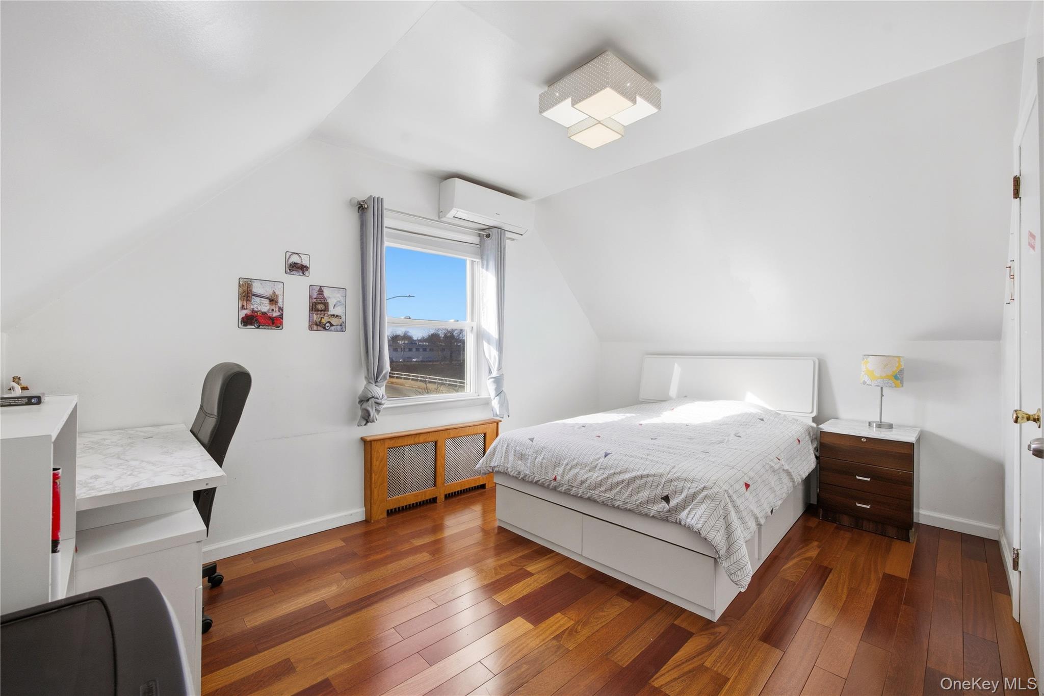 #14 photo, 32-03 Clearview Expressway, कुईंस Bayside , NY 11361