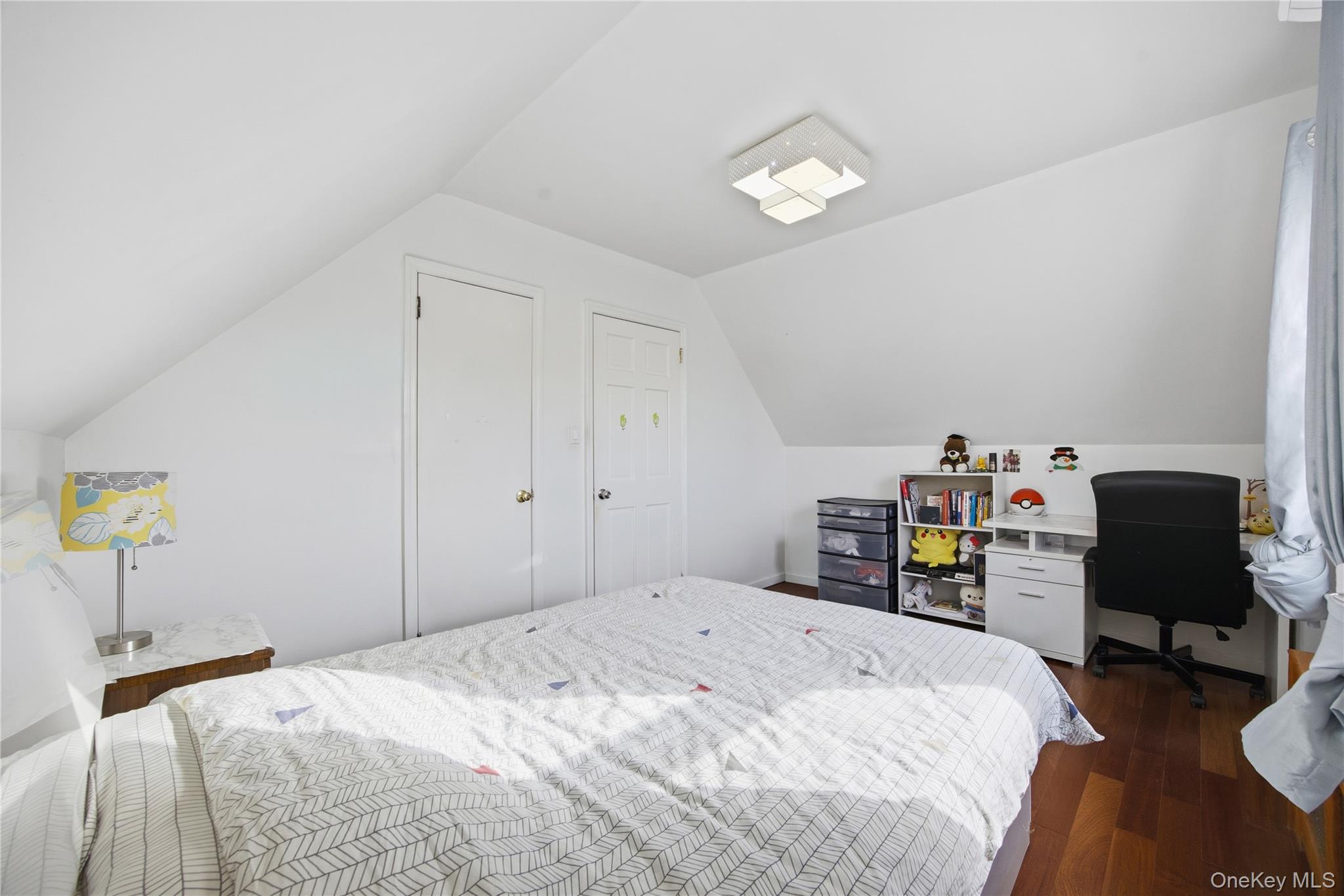 #15 photo, 32-03 Clearview Expressway, कुईंस Bayside , NY 11361