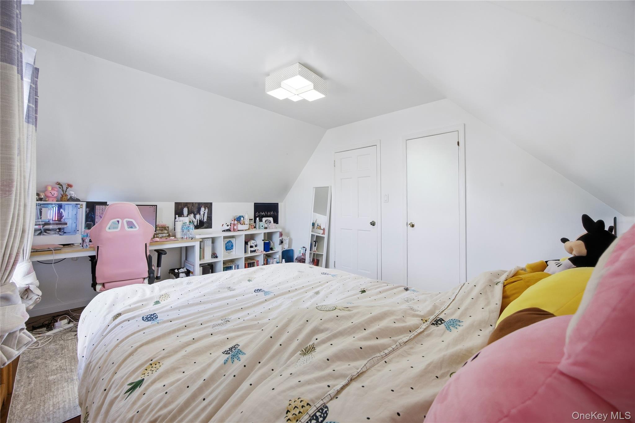 #17 photo, 32-03 Clearview Expressway, कुईंस Bayside , NY 11361