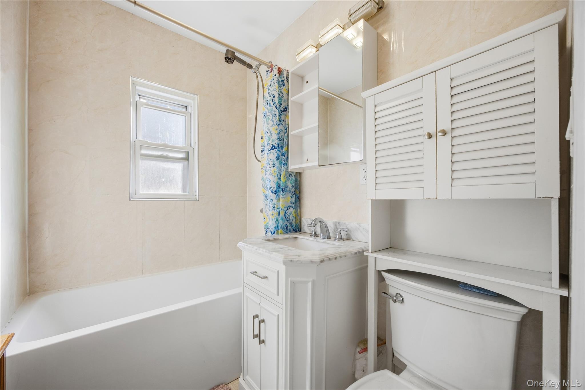 #18 photo, 32-03 Clearview Expressway, कुईंस Bayside , NY 11361