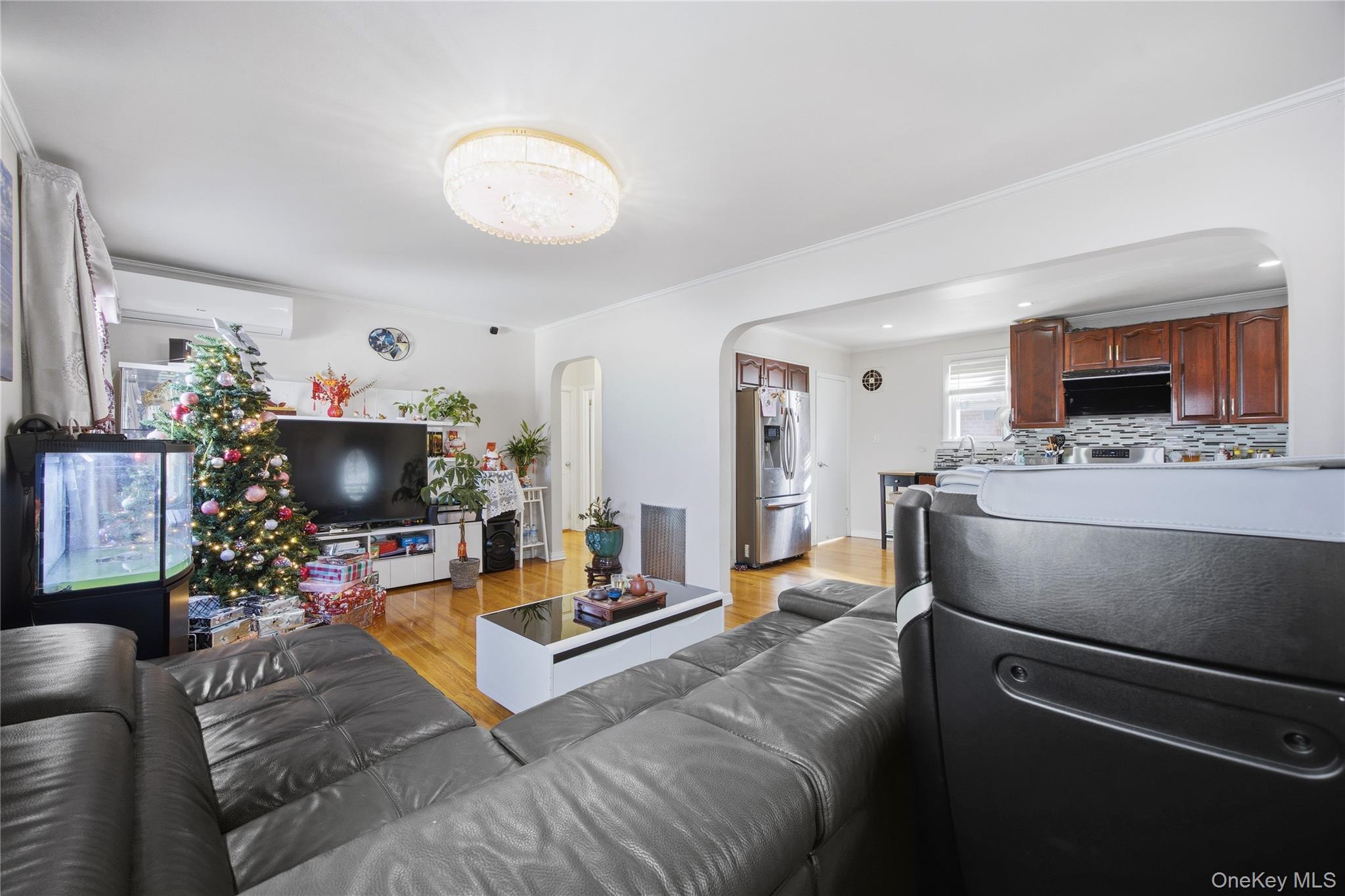 #4 photo, 32-03 Clearview Expressway, कुईंस Bayside , NY 11361