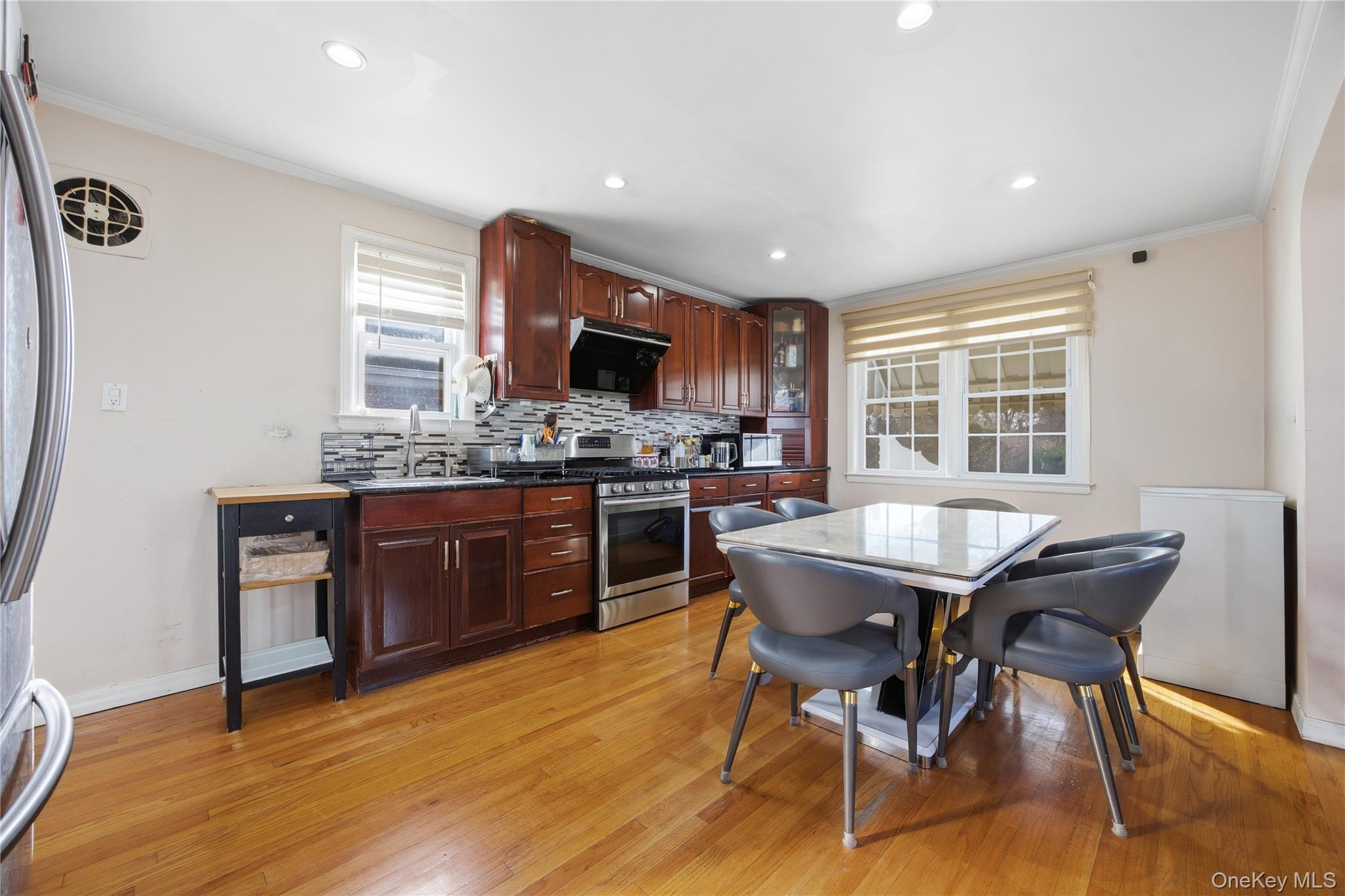 #5 photo, 32-03 Clearview Expressway, कुईंस Bayside , NY 11361