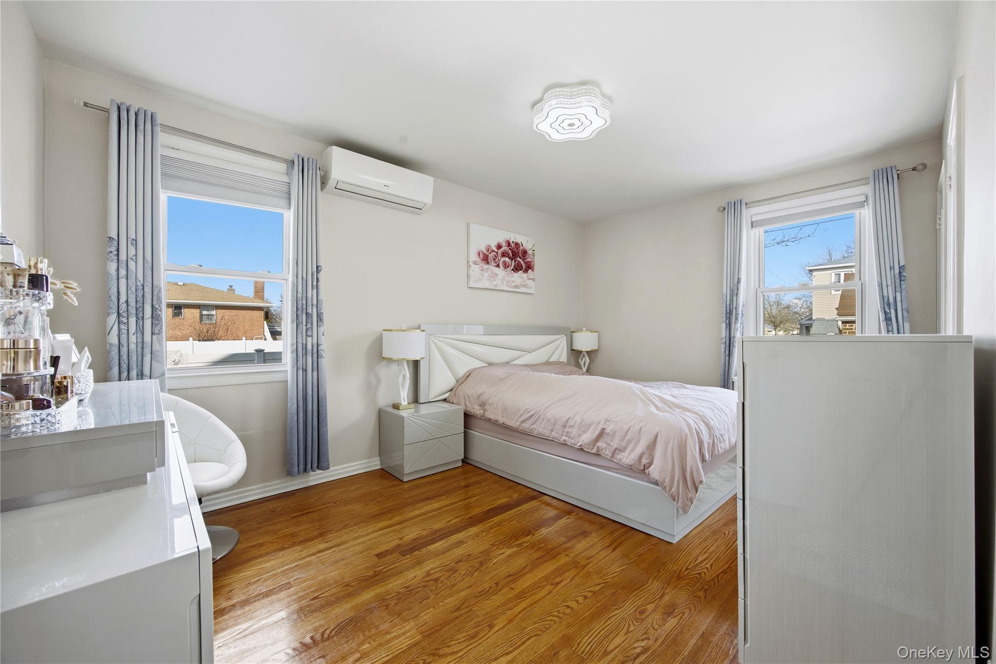 #8 photo, 32-03 Clearview Expressway, कुईंस Bayside , NY 11361