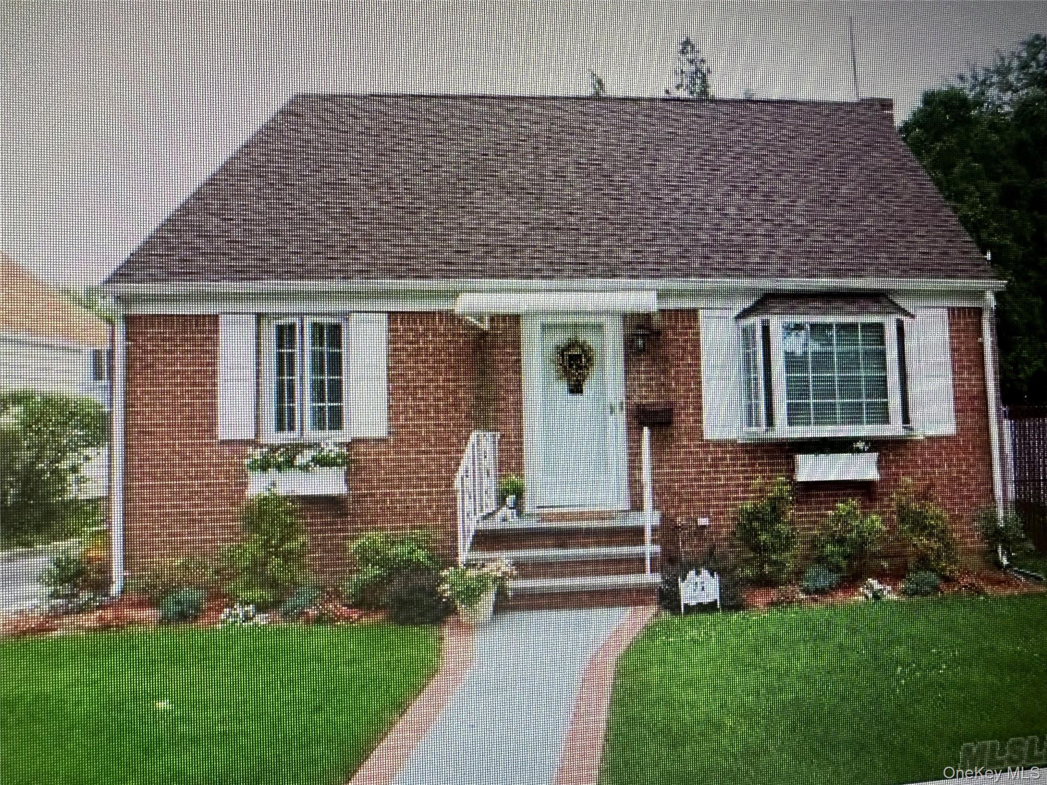 #1 photo, 75 Cornwell Avenue, নাসাউ কাউন্টি Williston Park , NY 11596