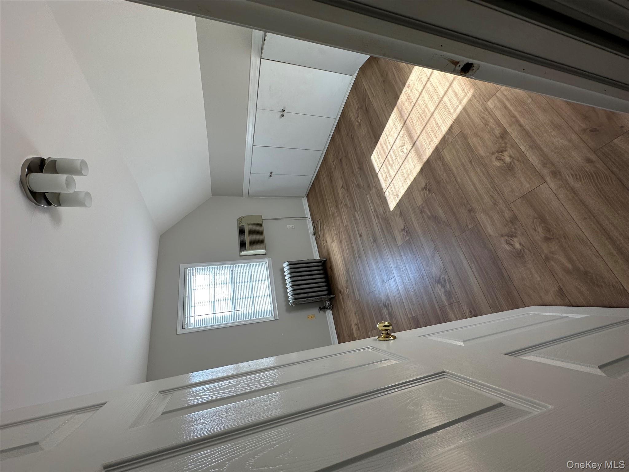 #18 photo, 75 Cornwell Avenue, Williston Park , NY 11596