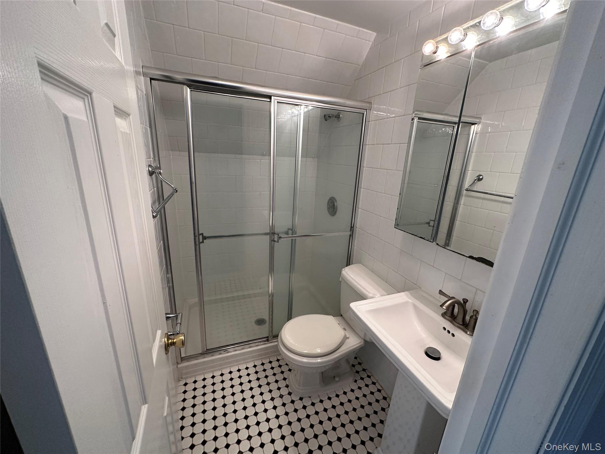 #19 photo, 75 Cornwell Avenue, Williston Park , NY 11596