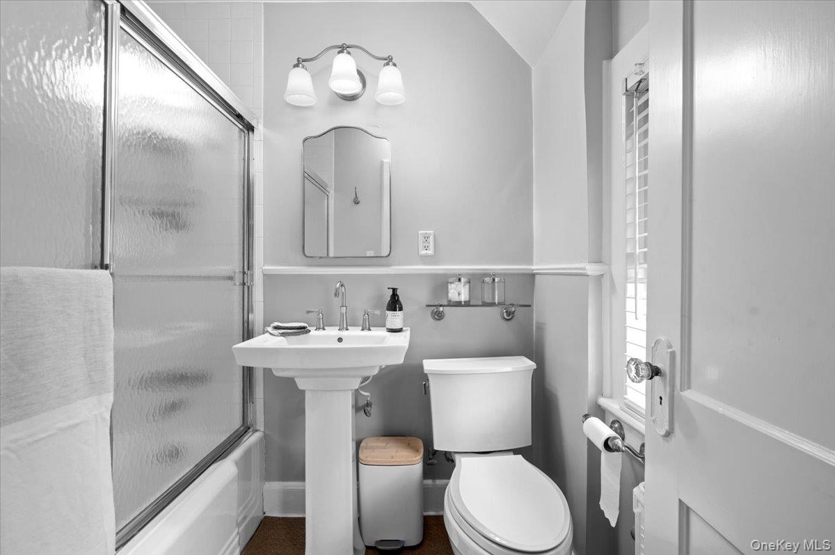 #15 photo, 400 Manor Ridge Road, Pelham , NY 10803