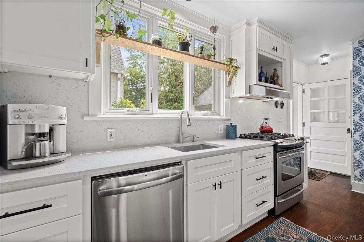 #17 photo, 400 Manor Ridge Road, Pelham , NY 10803