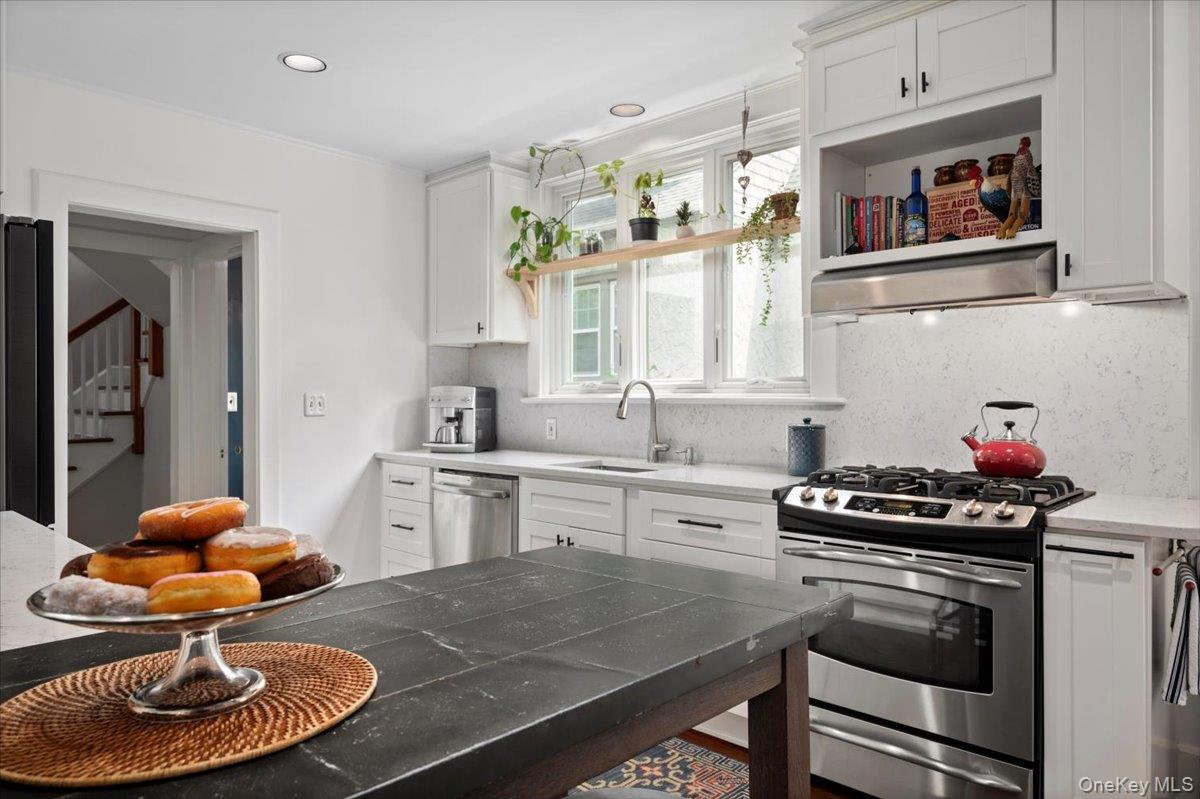 #18 photo, 400 Manor Ridge Road, Pelham , NY 10803