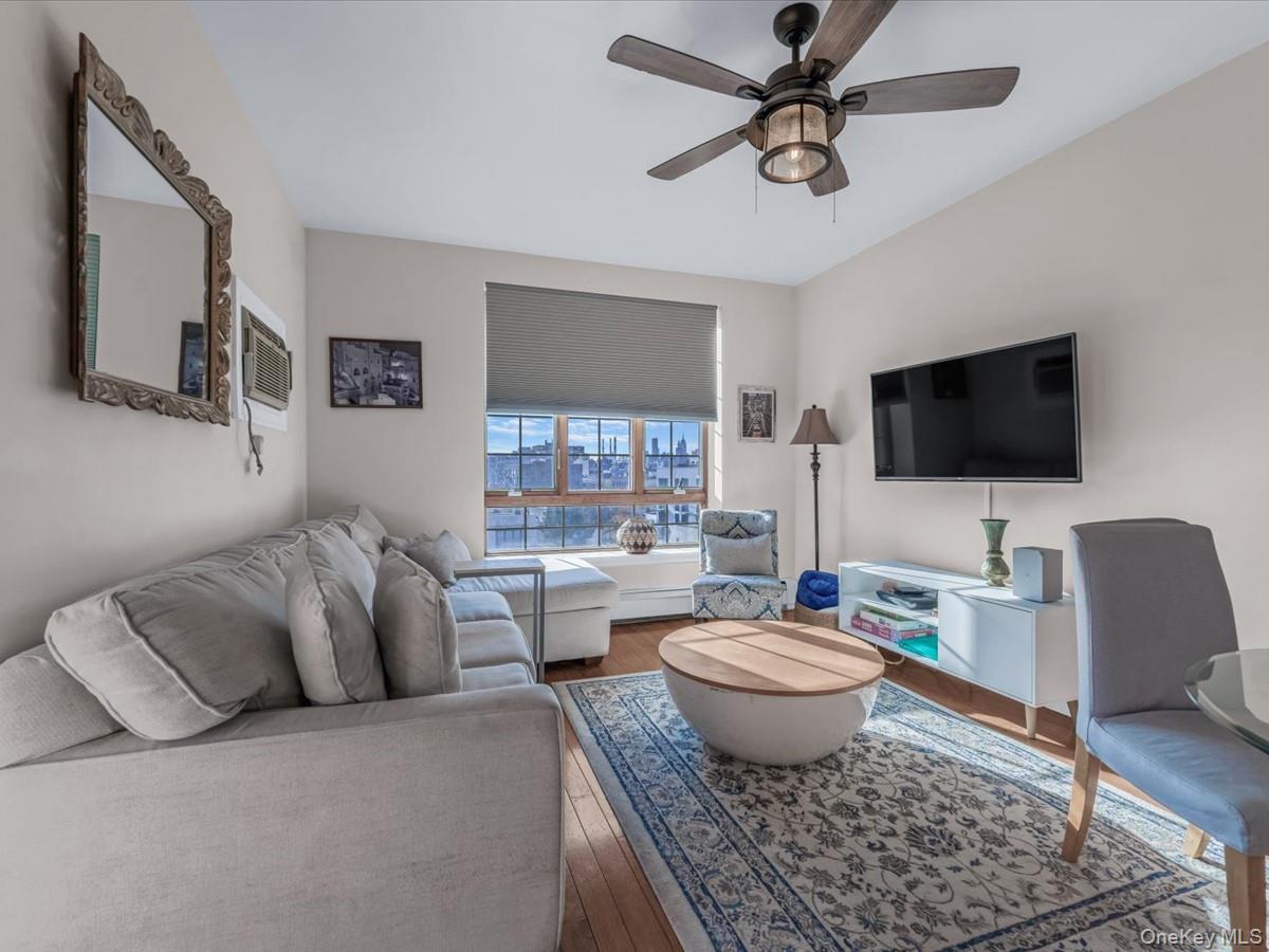 #10 photo, 2525 Newtown Avenue, كوينز Astoria , NY 11102