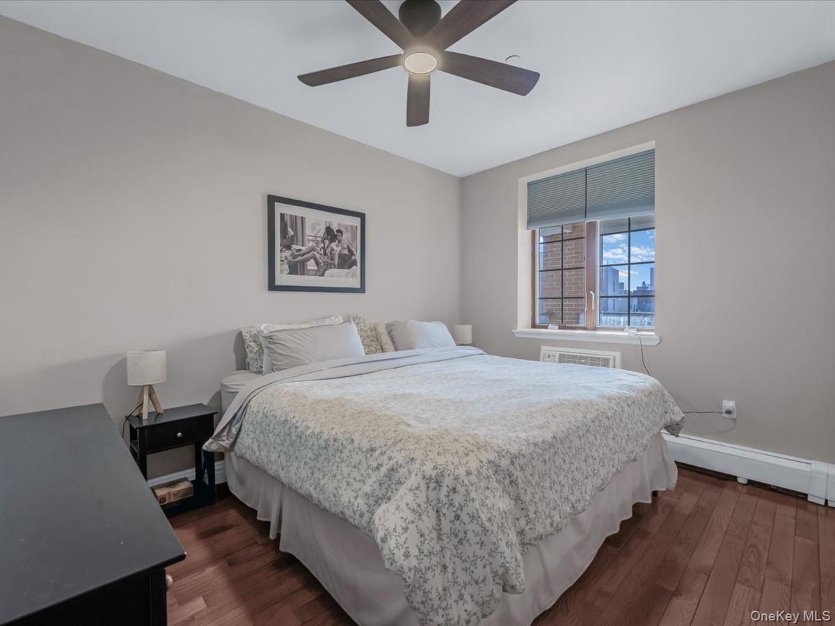 #12 photo, 2525 Newtown Avenue, كوينز Astoria , NY 11102